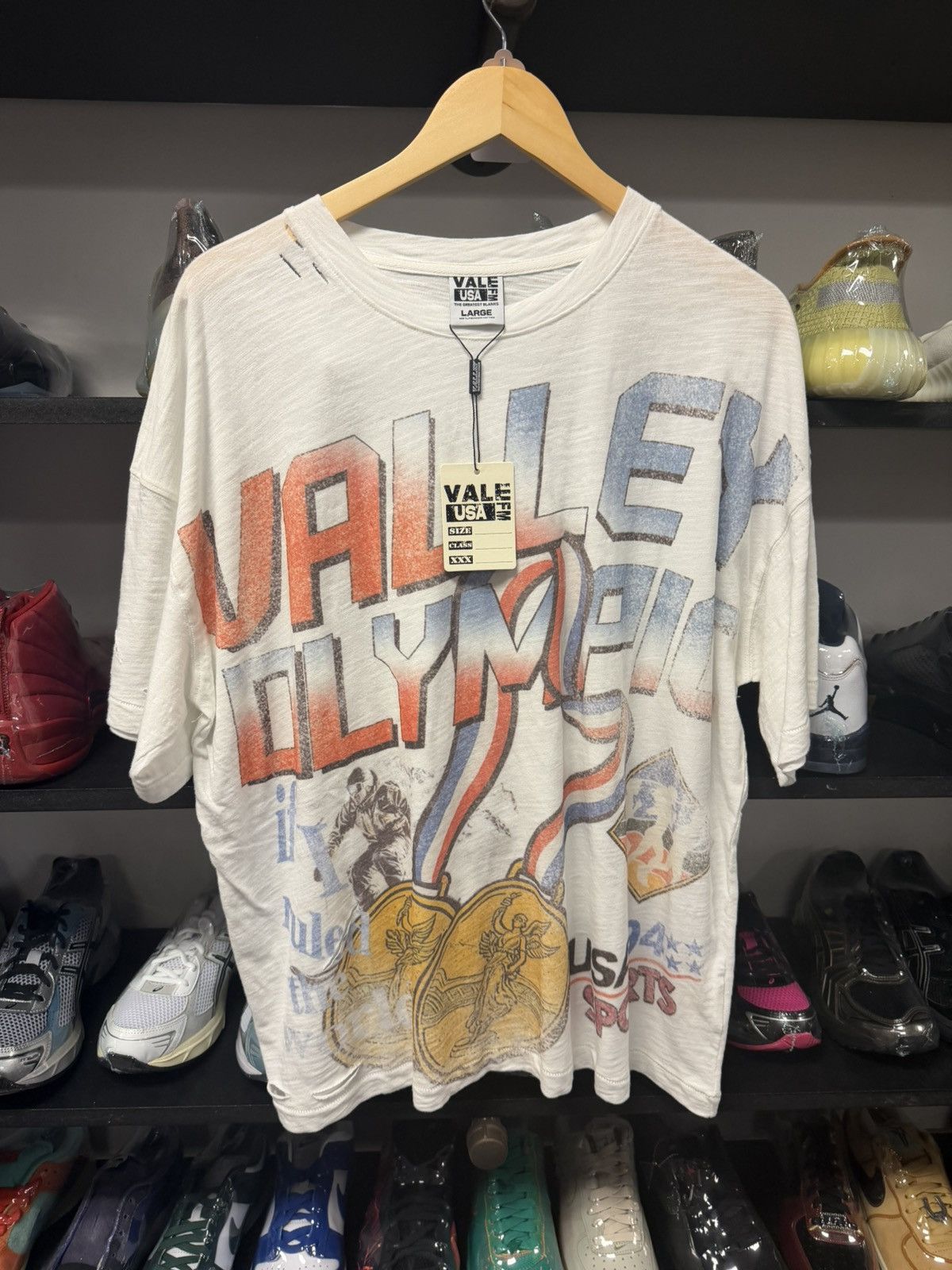 Vale Vale valley dreams new large Olympic medal t shirt Size US L / EU 52-54 / 3 - 1 Thumbnail