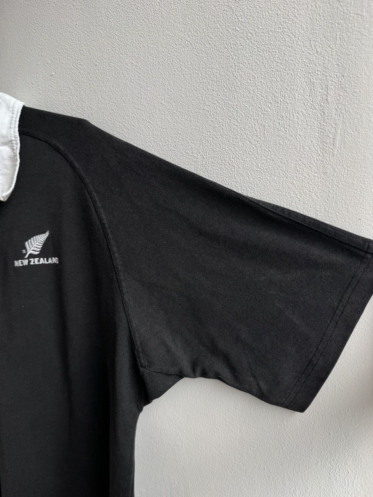 Vintage ALL BLACK NEW ZEALAND VINTAGE 90s RUGBY 1990’s SHIRT JERSEY Size US XL / EU 56 / 4 - 9 Thumbnail
