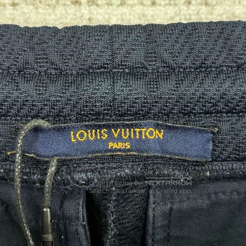 Louis Vuitton Louis Vuitton size s SS24 Solid Logo Embossed Drawstring Kn Size US 28 / EU 44 - 4 Thumbnail