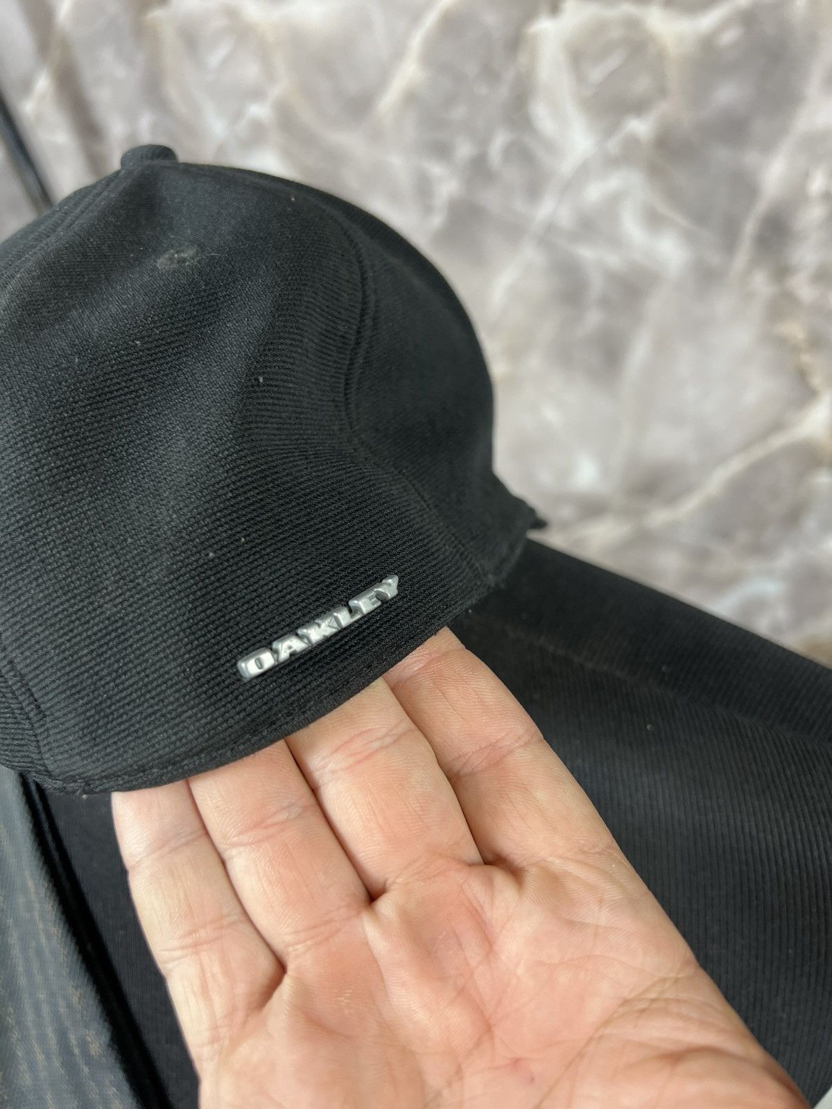 Vintage Vintage Oakley Black Faded Y2k Cap Size ONE SIZE - 4 Thumbnail