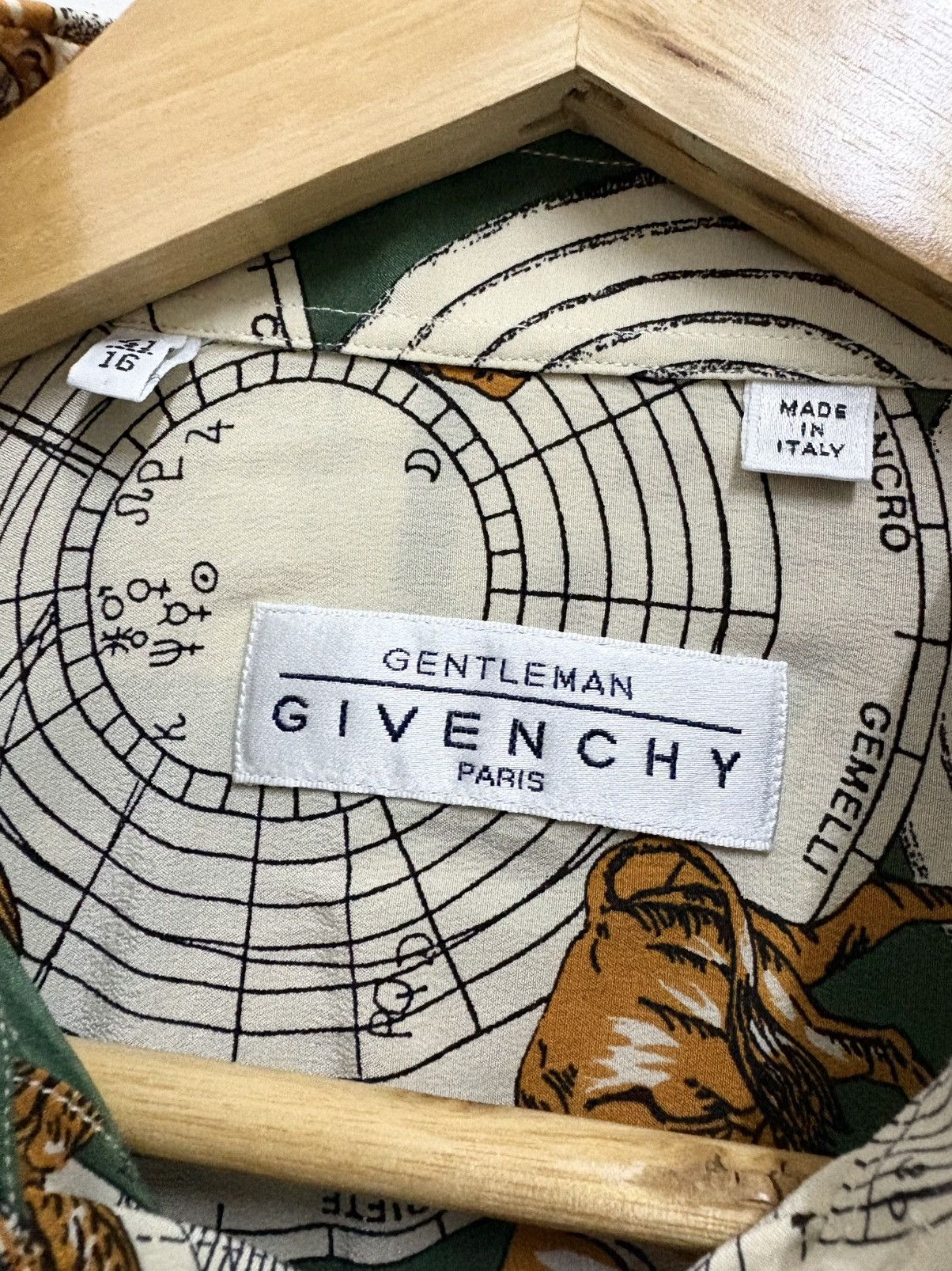 Givenchy Vintage Gentleman Givenchy Paris Scorpio Horoscope Shirt Size US L / EU 52-54 / 3 - 11 Thumbnail