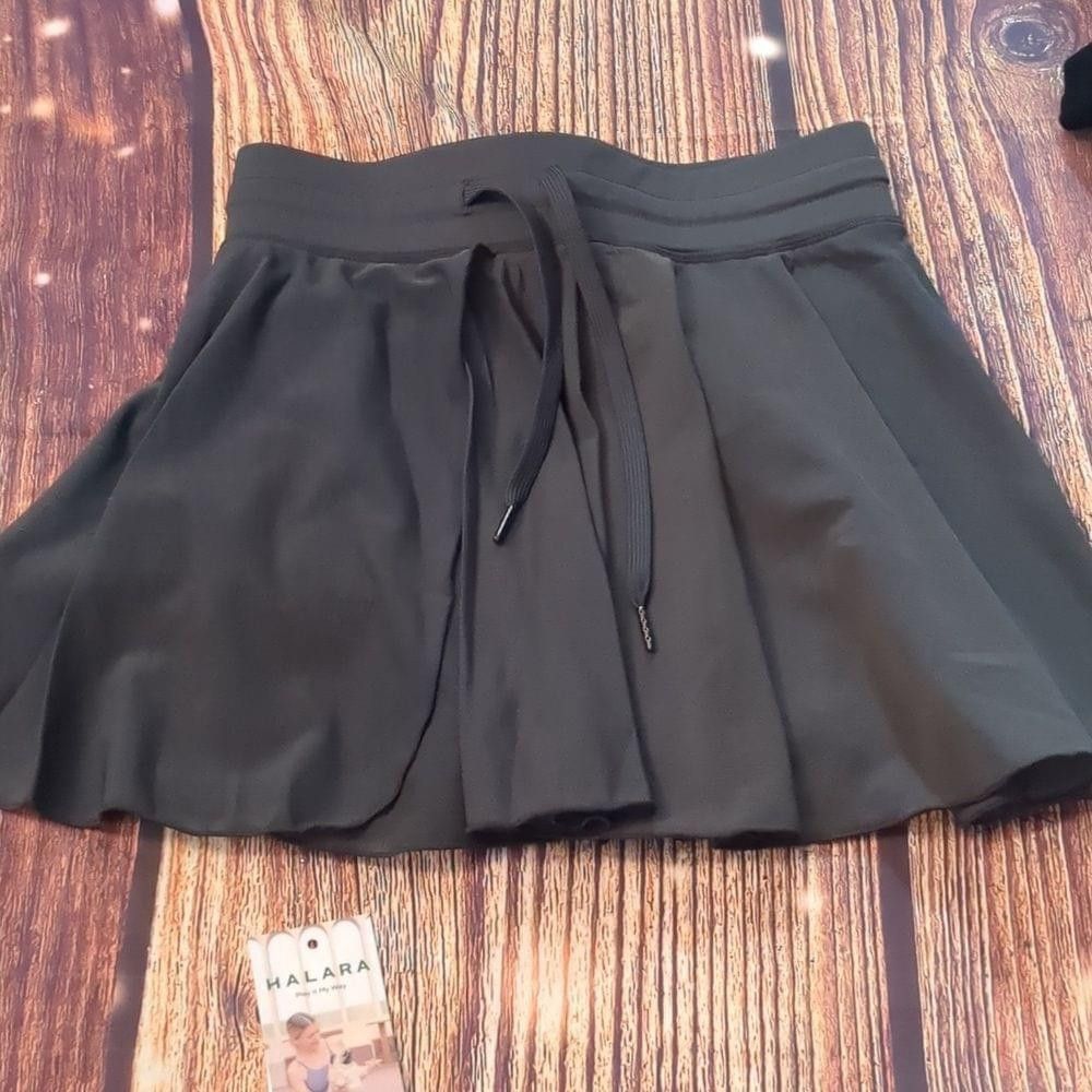 Other Halara gray pleated skort size x-small Size 26" / US 2 / IT 38 - 1 Thumbnail