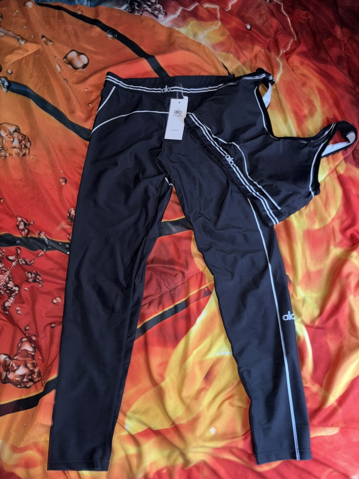 Alo Yoga Alo Yoga Black Matching Set NWT Leggings + Sports Bra Size 28" / US 6 / IT 42 - 1 Thumbnail