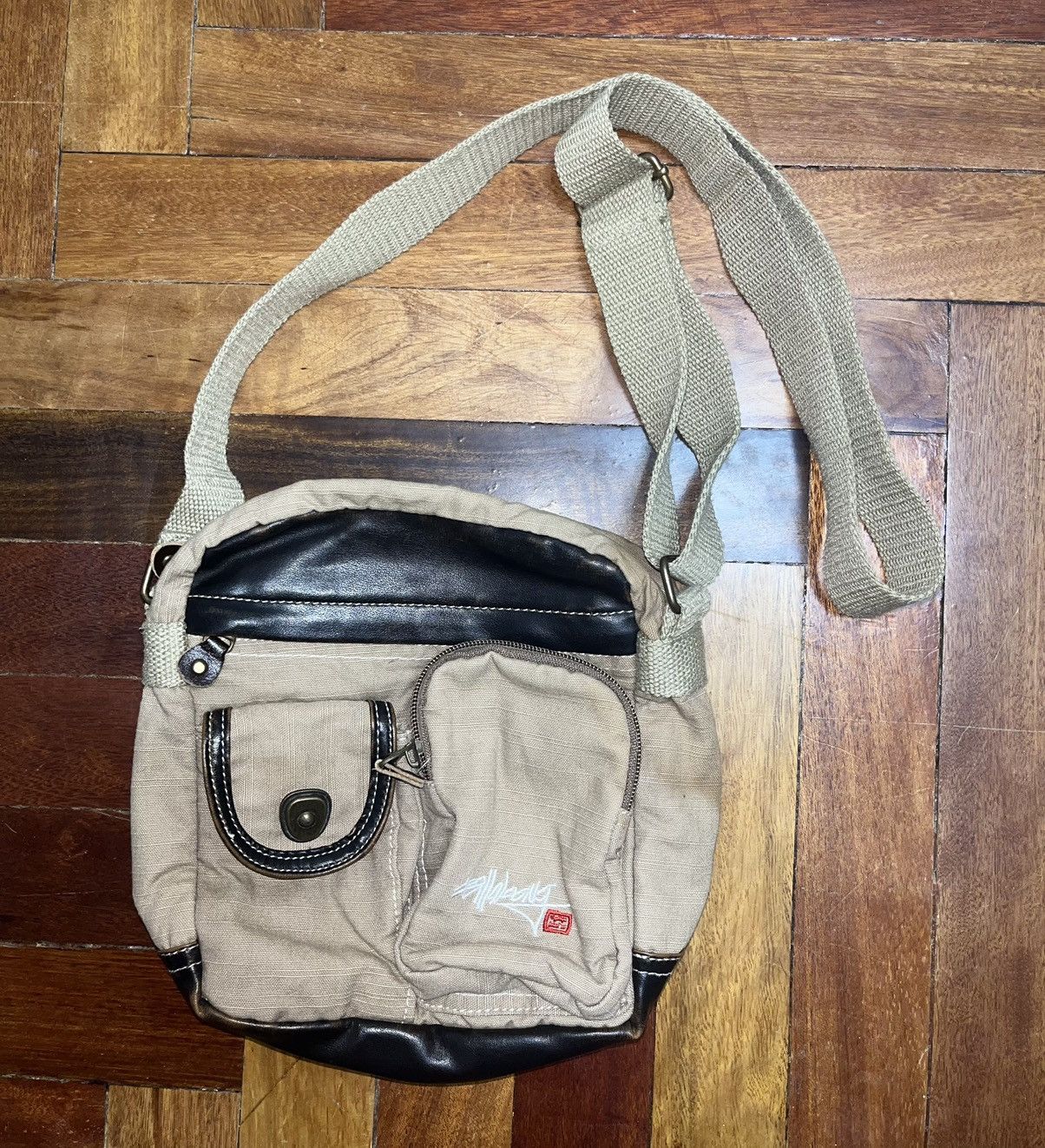 Billabong Vintage Y2K Messenger Pocket Bag in Beige, Men's