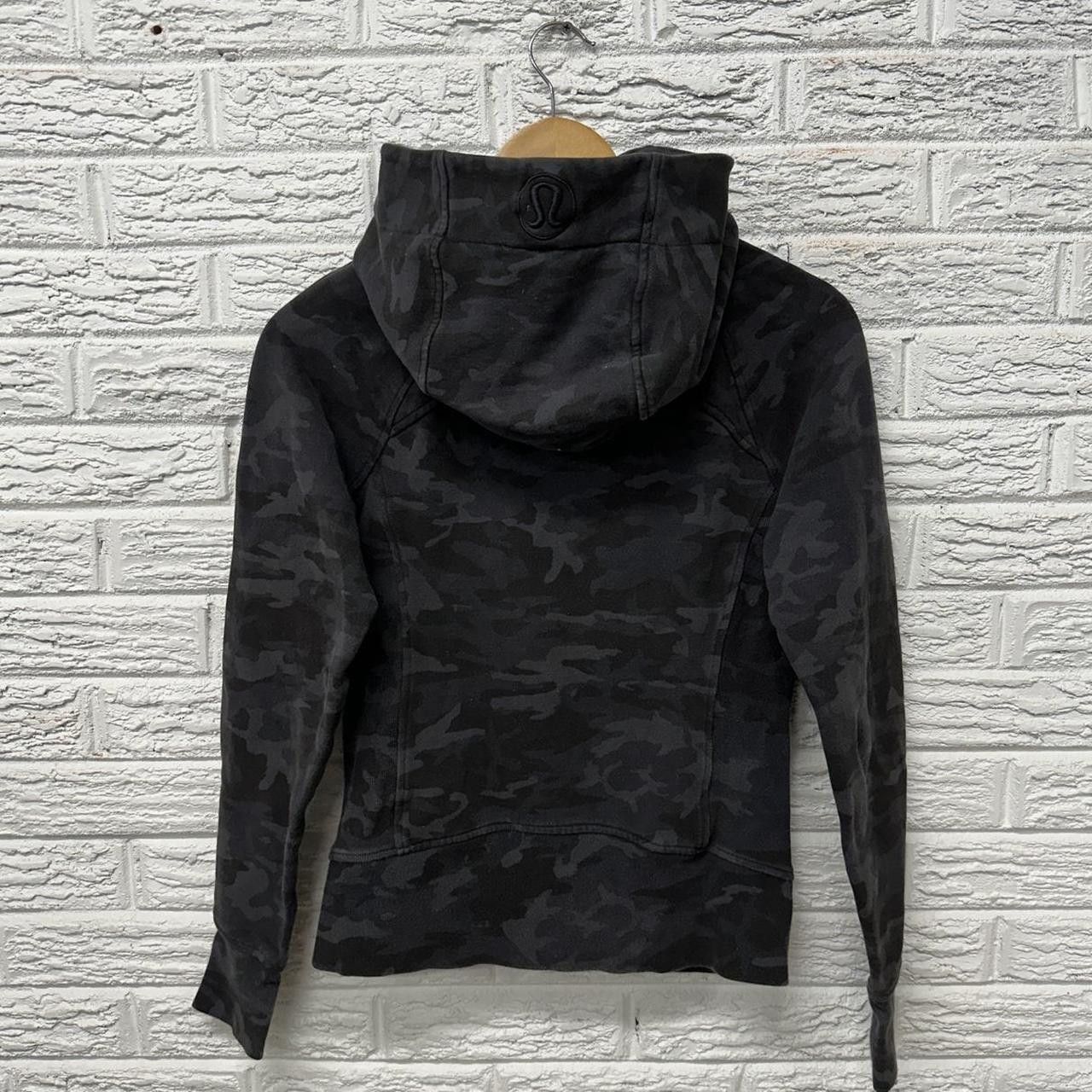 Lululemon Lululemon Black Camo Scuba Hoodie Zip Up Size 4 Size S / US 4 / IT 40 - 3 Thumbnail
