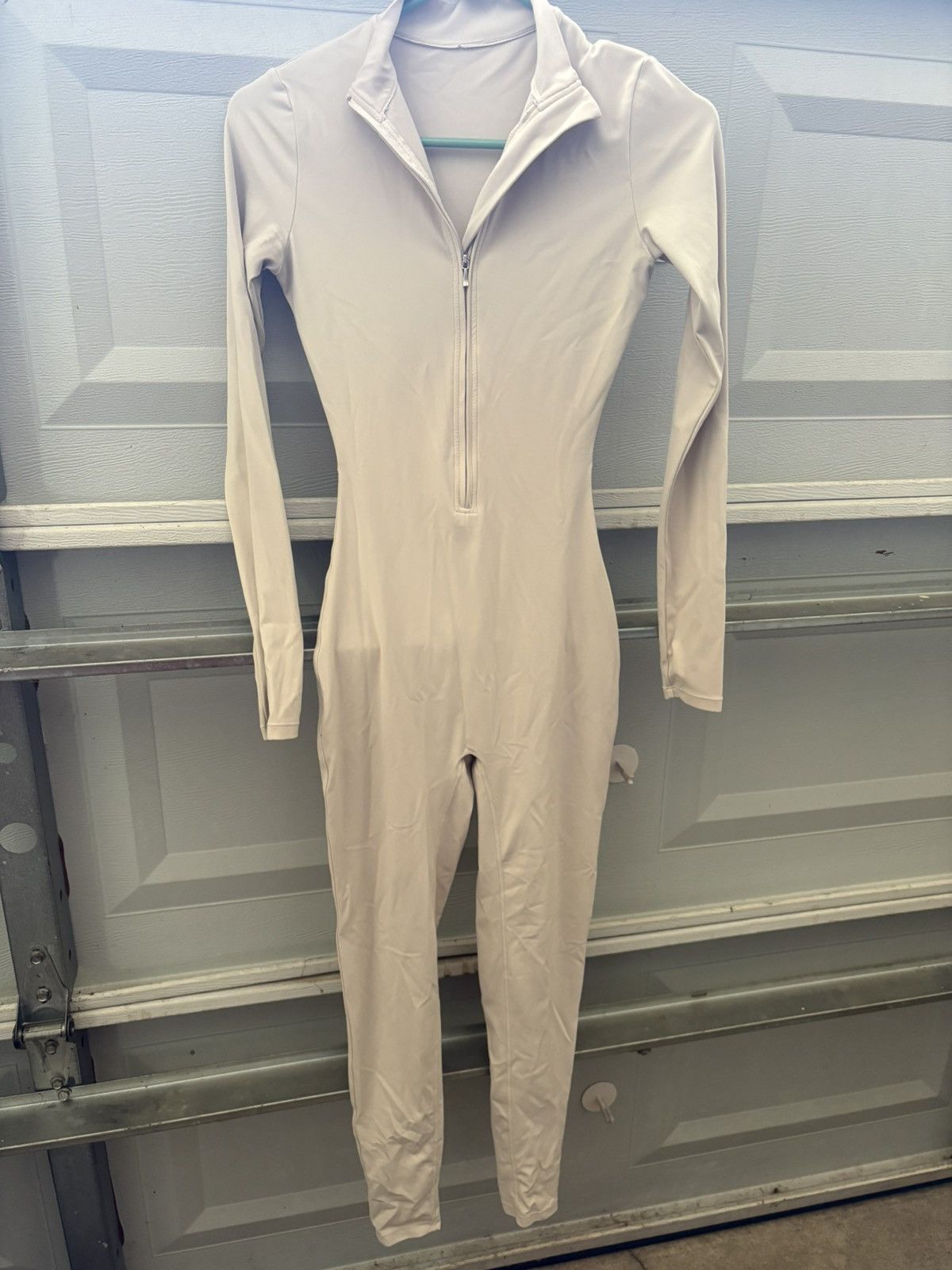 Shein Cream Jumpsuit Size 26" / US 2 / IT 38 - 1 Preview