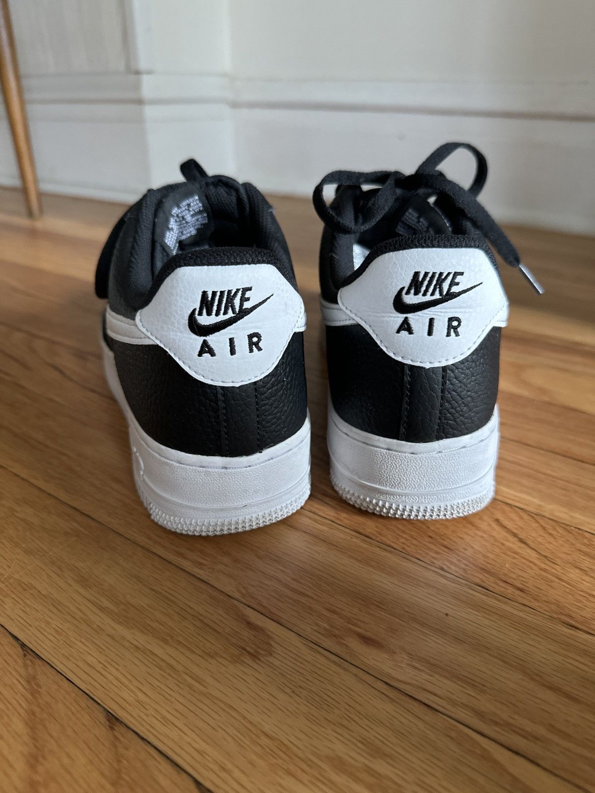 Nike Nike Air Force One Black with White Sole and Logo Size US 10 / EU 43 - 5 Thumbnail