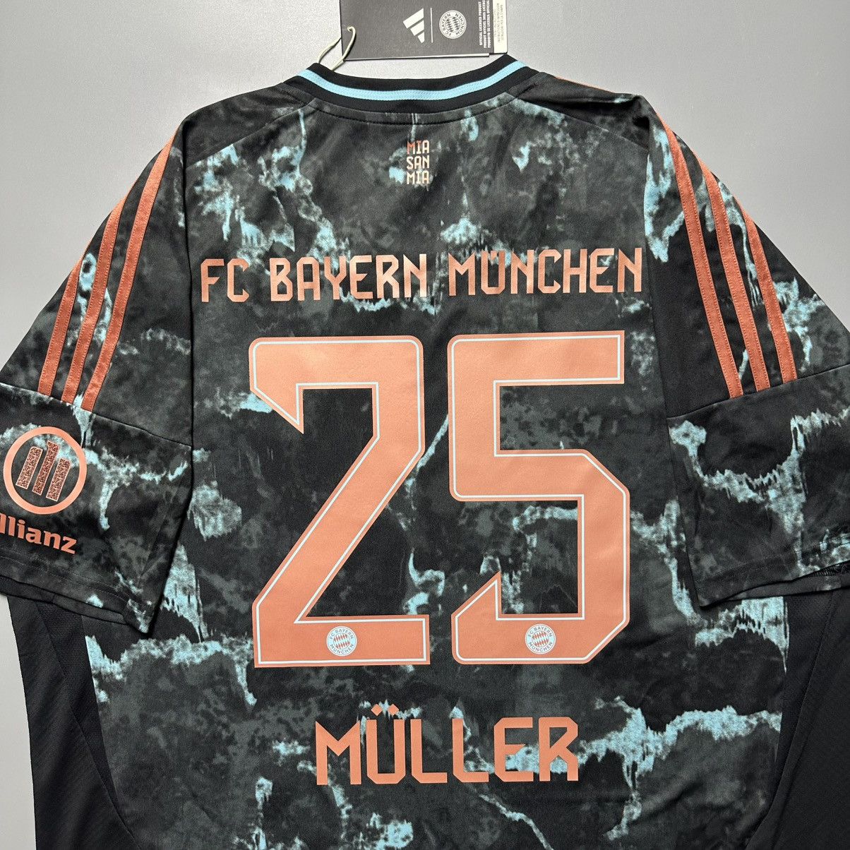Vintage BAYERN ADIDAS 2024/2025 FOOTBALL AWAY JERSEY #25 MULLER Size US XXL / EU 58 / 5 - 10 Thumbnail