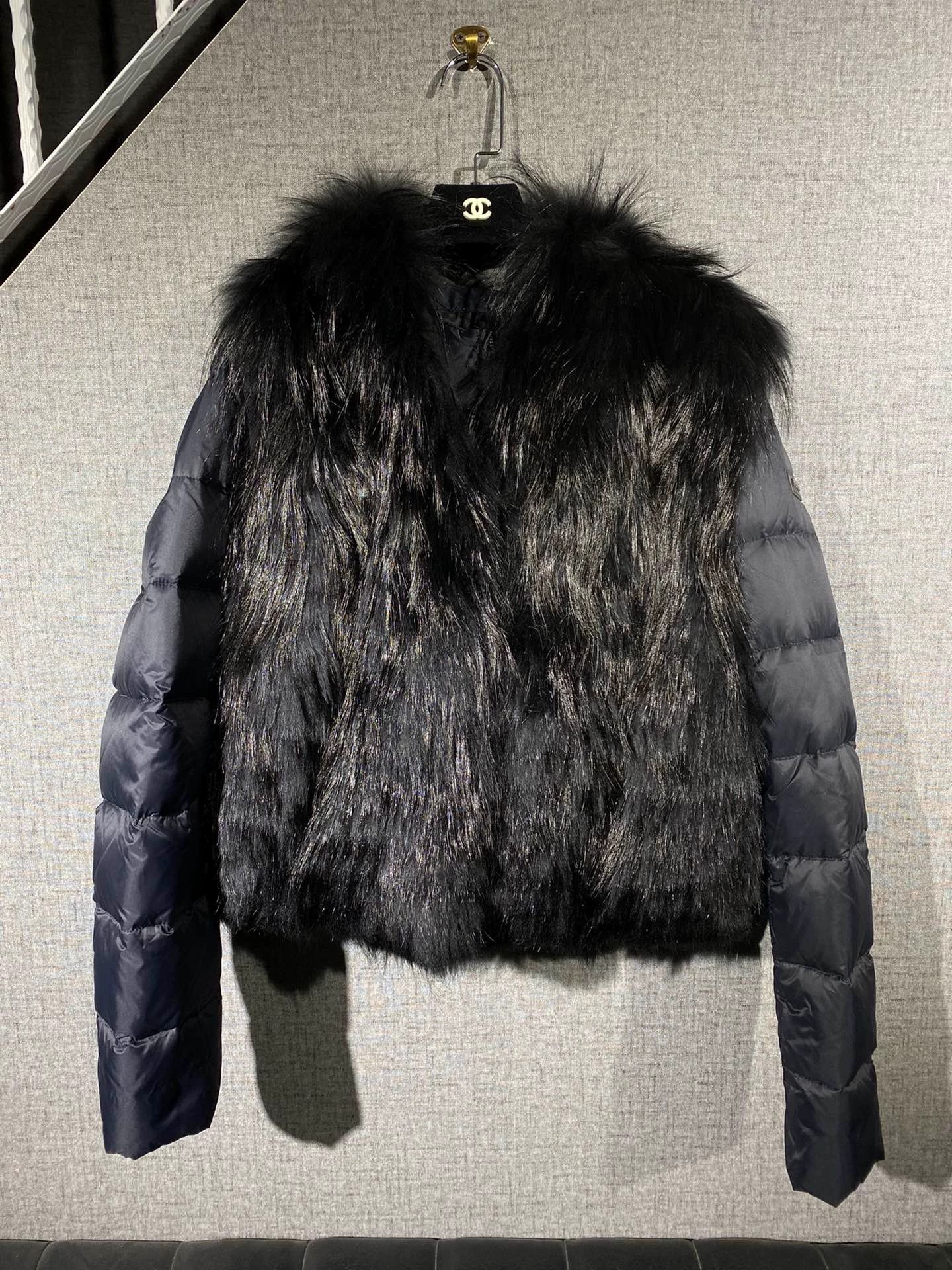 Fendi Second-hand Fendi fur and down jacket Size XS / US 0-2 / IT 36-38 - 1 Thumbnail