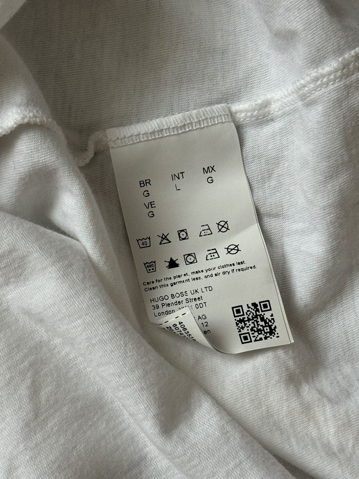 Designer × Hugo Boss Hugo boss L/M white tee T-shirt polo tank Size US L / EU 52-54 / 3 - 8 Thumbnail
