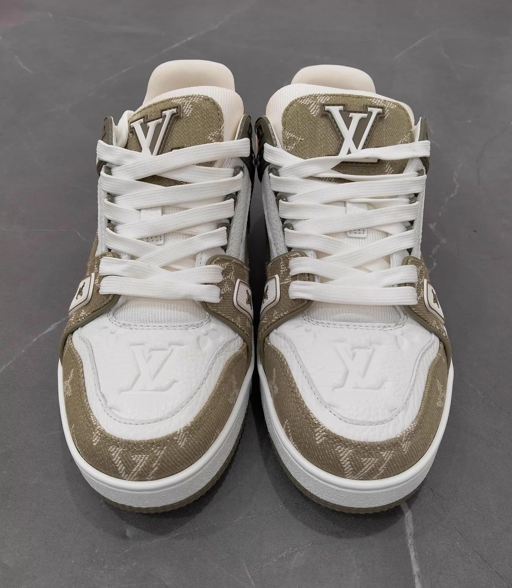 Louis Vuitton Louis Vuitton Trainer White Green 37.5 Size US 7 / IT 37 - 4 Thumbnail