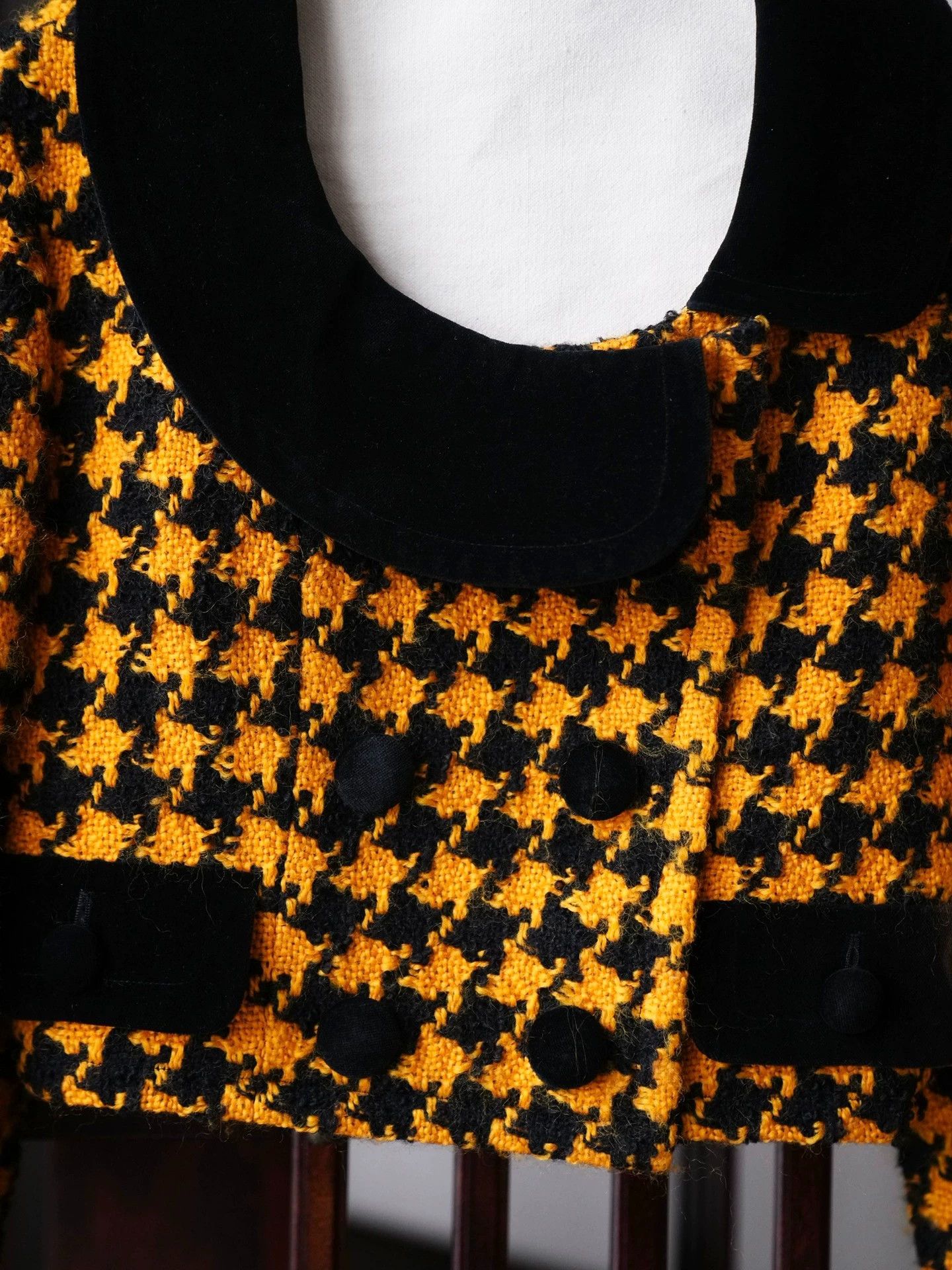 Moschino MOSCHINO VINTAGE HOUNDSTOOTH WOOL VELVET SHORT BLAZER S/M Size S / US 4 / IT 40 - 6 Thumbnail