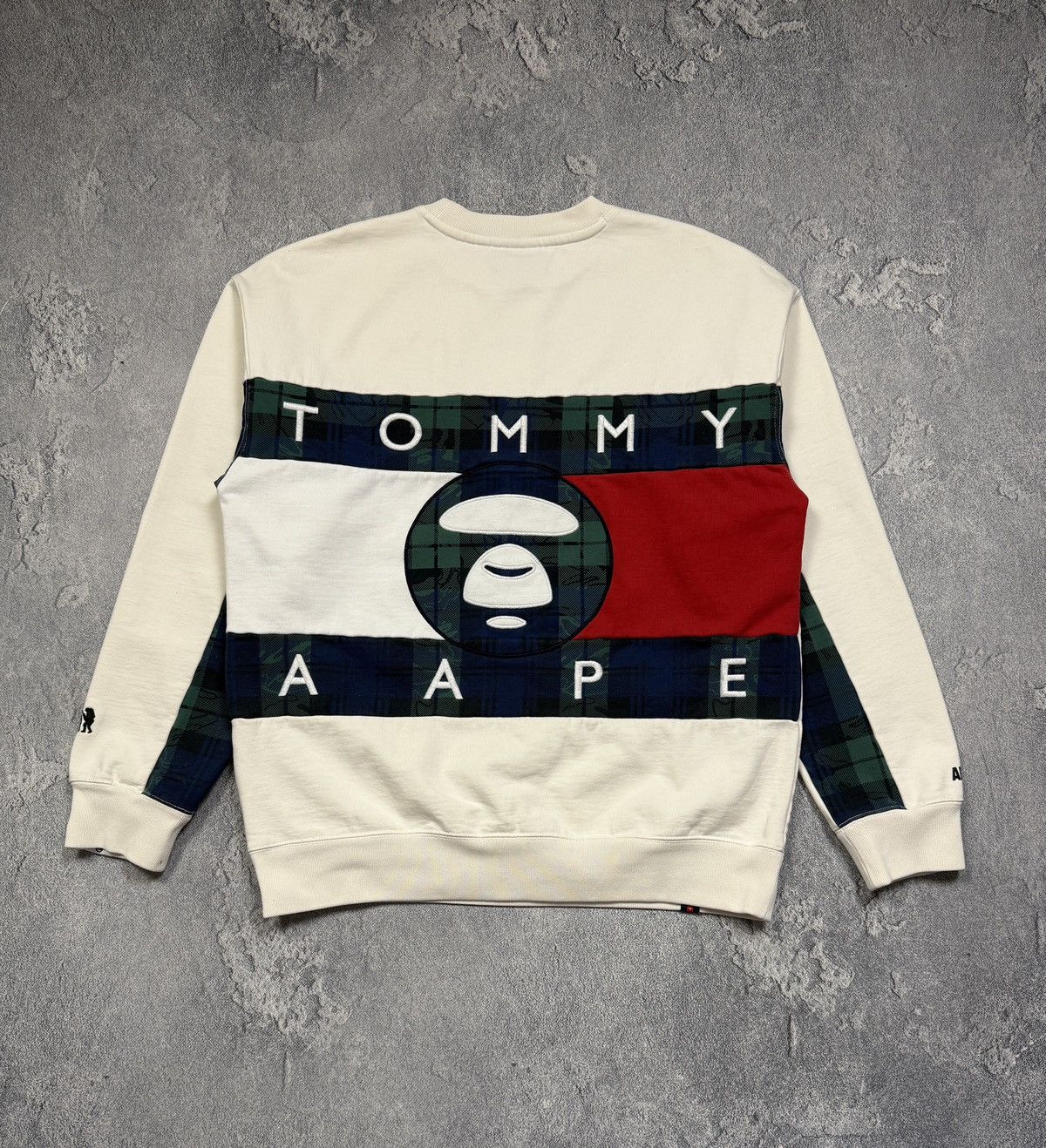 Aape × Tommy Hilfiger Tommy X Aape Collab Crazy Logo Sweatshirt Size US XL / EU 56 / 4 - 1 Thumbnail