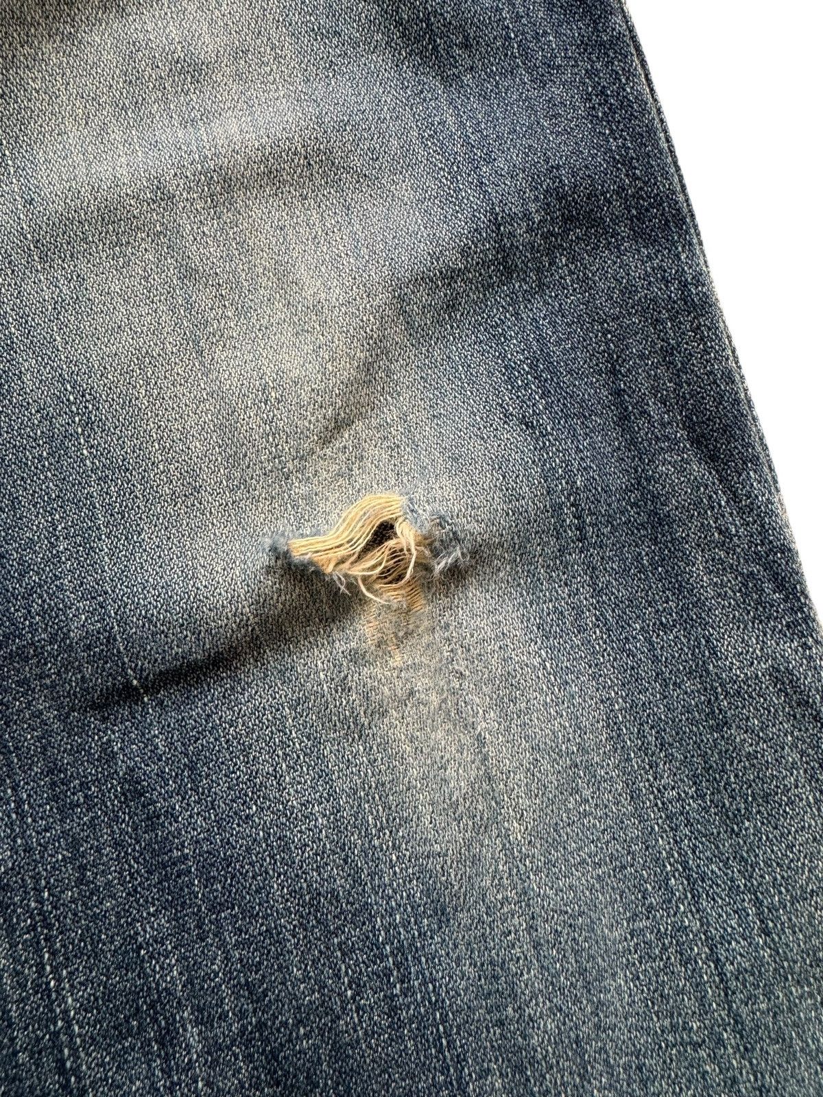 Wrangler VINTAGE WRANGLER DISTRESSED DENIM JEANS Size US 33 - 10 Thumbnail