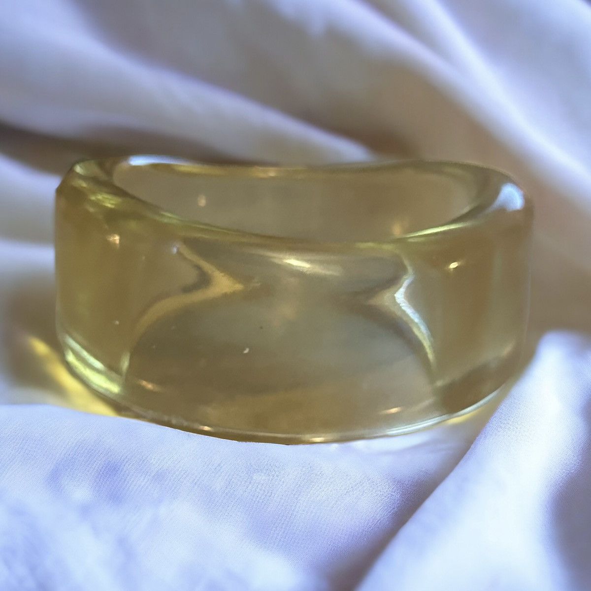 Vintage Vintage chunky clear yellow lucite bangle bracelet Size ONE SIZE - 1 Thumbnail