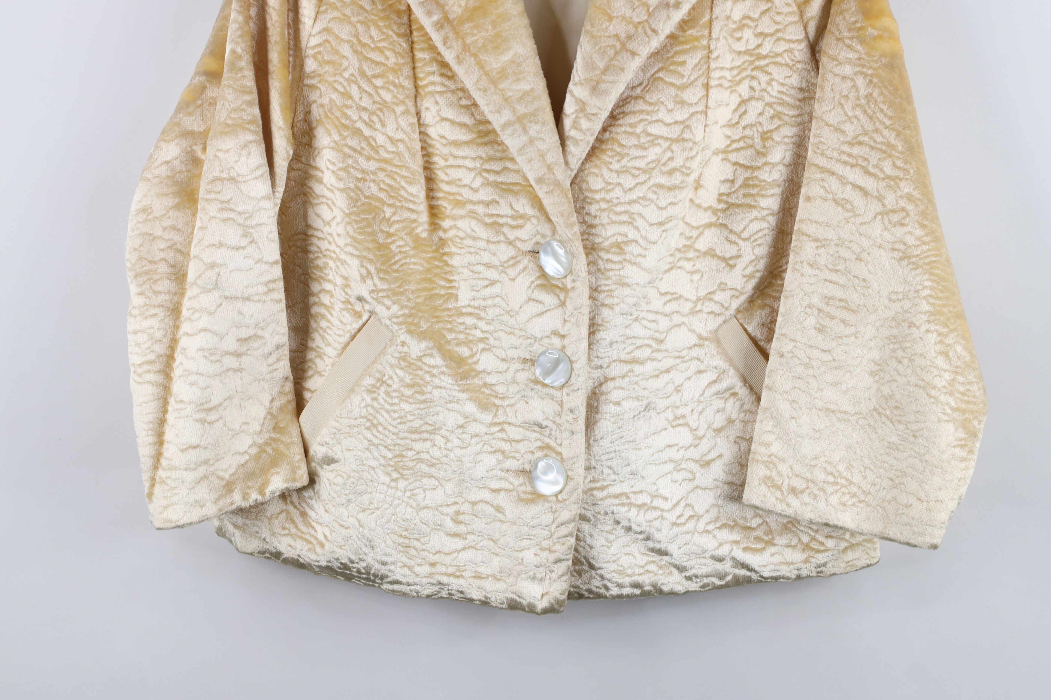 Vintage Vintage 50s 60s Streetwear Velvet Flower Jacket USA Cream Size M / US 6-8 / IT 42-44 - 3 Thumbnail
