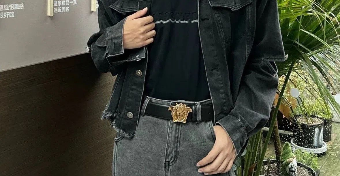 Versace Versace Gold Medusa Belt. Size ONE SIZE - 9 Thumbnail