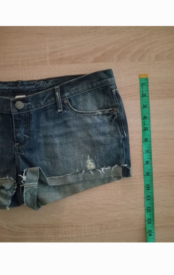 Abercrombie & Fitch Abercrombie & Fitch Distressed Denim Hot Shorts Women's Size 30" / US 8 / IT 44 - 7 Thumbnail