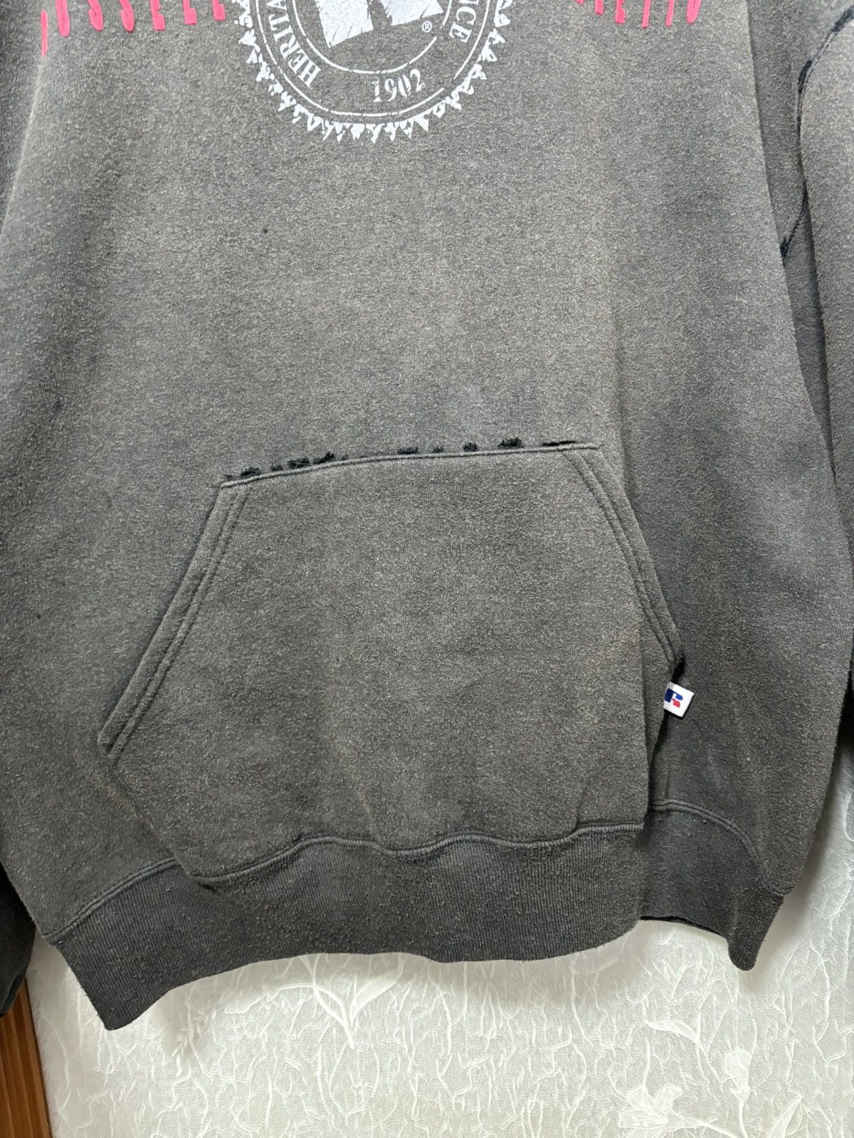 Russell Athletic 90s Thrashed Sun Faded Russell Hoodie Size US L / EU 52-54 / 3 - 14 Thumbnail