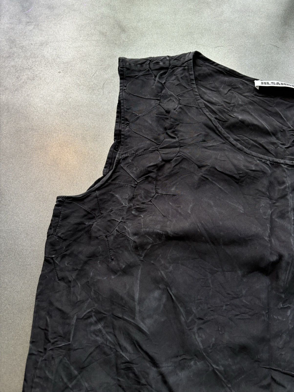 Designer × Jil Sander × Vintage Vintage Jil Sander Tank Top Crinkle Silk Vest Blouse Plisse Size XS / US 0-2 / IT 36-38 - 2 Thumbnail