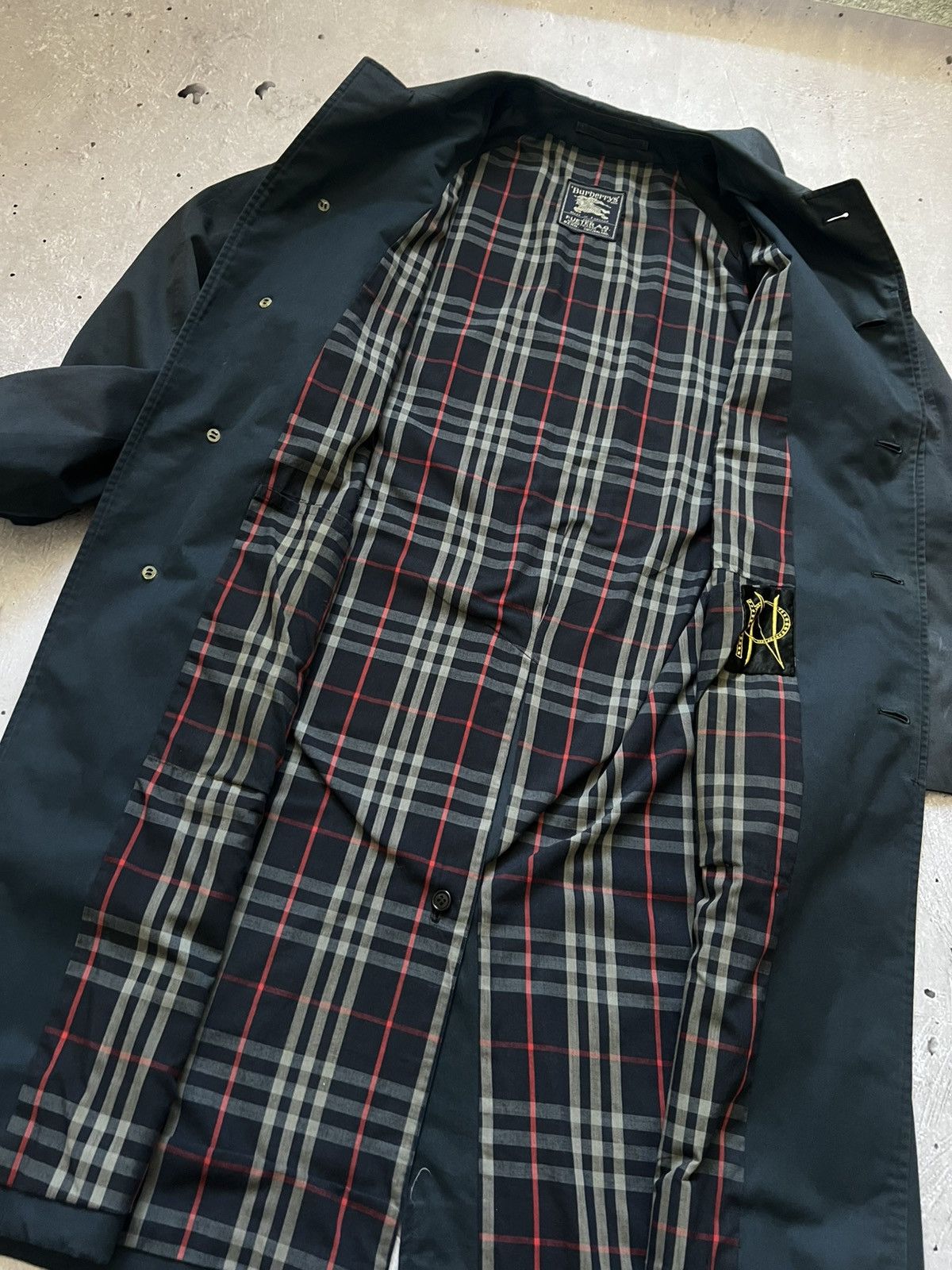 Burberry Very Rare Mans Trench Coat Barberry Size XL Hype Vintage Size US XL / EU 56 / 4 - 9 Thumbnail