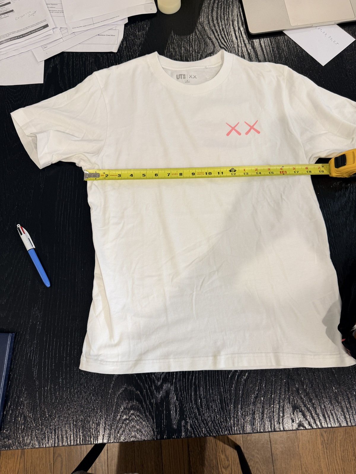 Kaws × Uniqlo Uniglow KAWS T Shirt Size US M / EU 48-50 / 2 - 4 Thumbnail