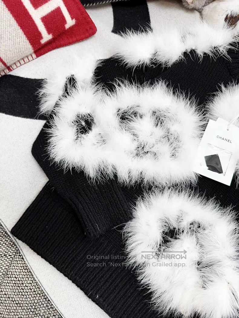 Chanel Chanel 23K black and white camelia feather knitted top swe Size XS / US 0-2 / IT 36-38 - 4 Thumbnail