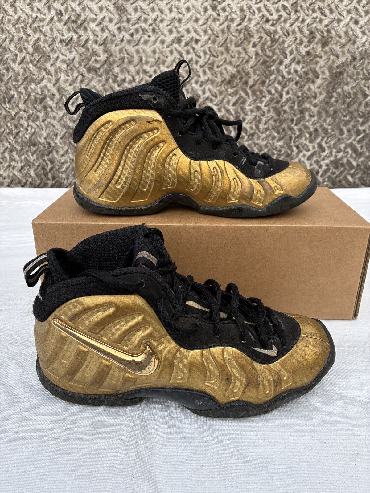 Nike Nike Air Foamposite Pro 'Metallic Gold" 2017 4y 844792-701 Size US 5 / EU 37 - 1 Thumbnail