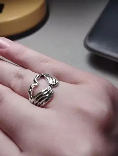 Jewelry Skull Hand With Heart-Shaped Ring Size ONE SIZE - 2 Thumbnail