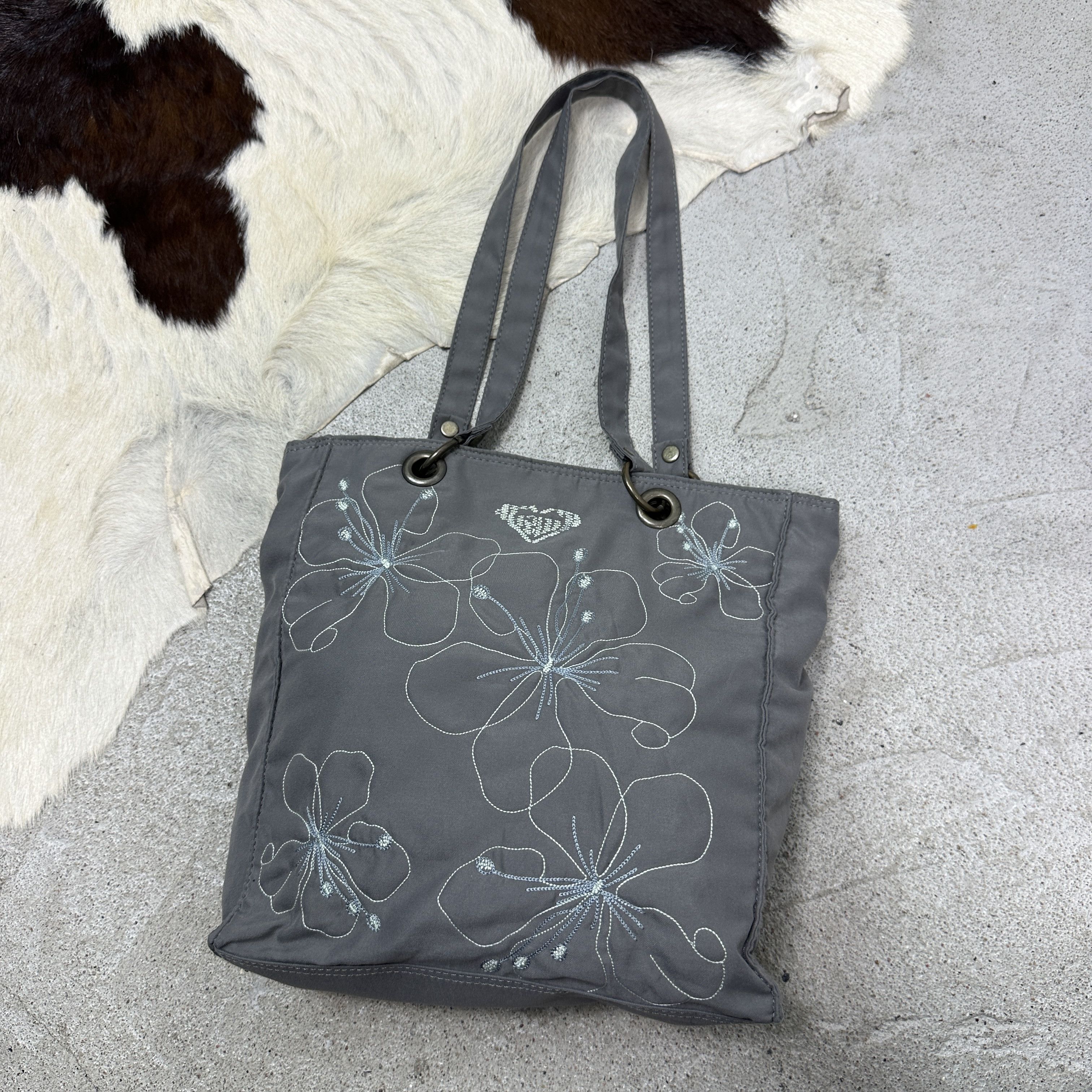 Vintage Vintage Streetwear Casual Nylon Roxy Bag 00s Size ONE SIZE - 1 Thumbnail