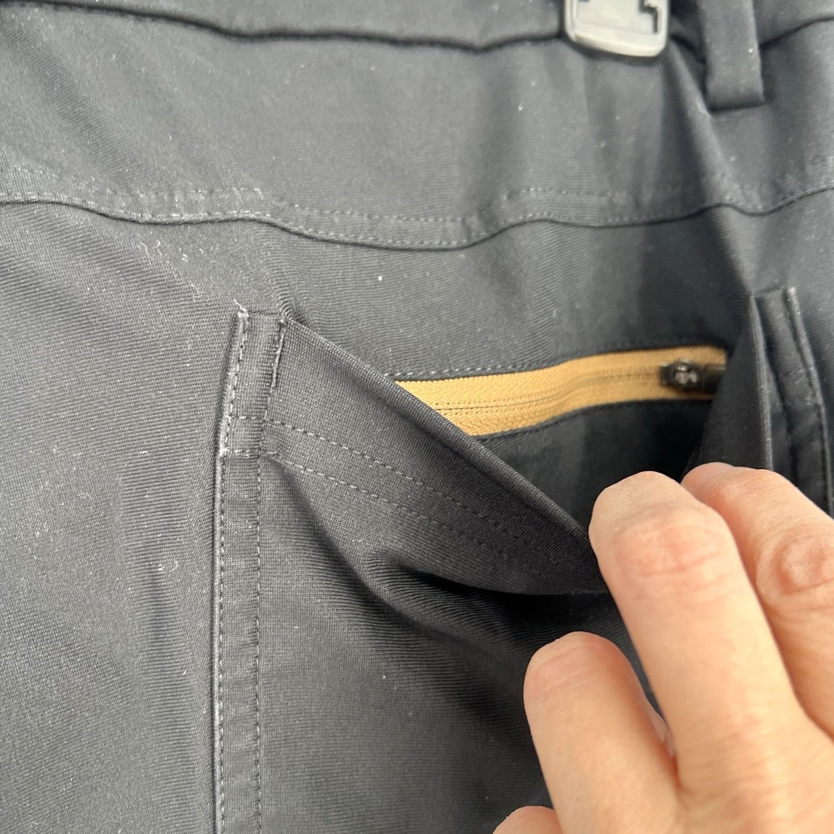 Lululemon Lululemon ABC Classic Fit Pants Mens 32 X 32 Black Warpstreme Athletic Chino Pants Regular Straight Mens 32 Black Classic Fit-Preppy-Classic Size US 32 / EU 48 - 6 Thumbnail