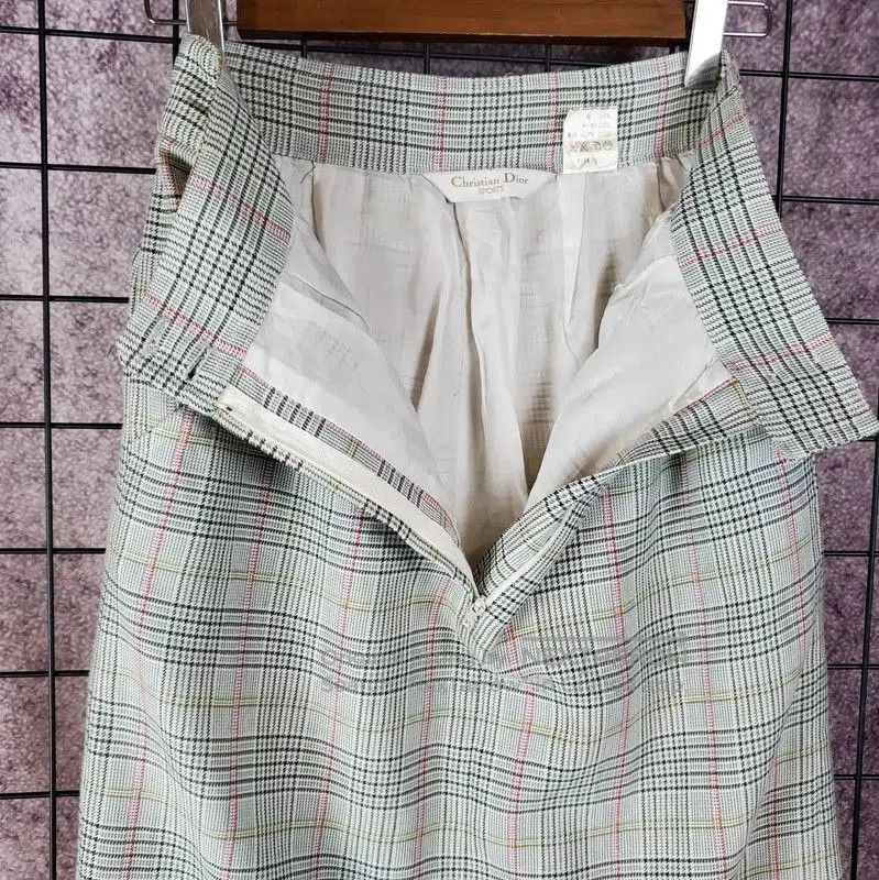 Dior Dior Green Plaid Wool Blend Skirt . Size 23" - 6 Thumbnail