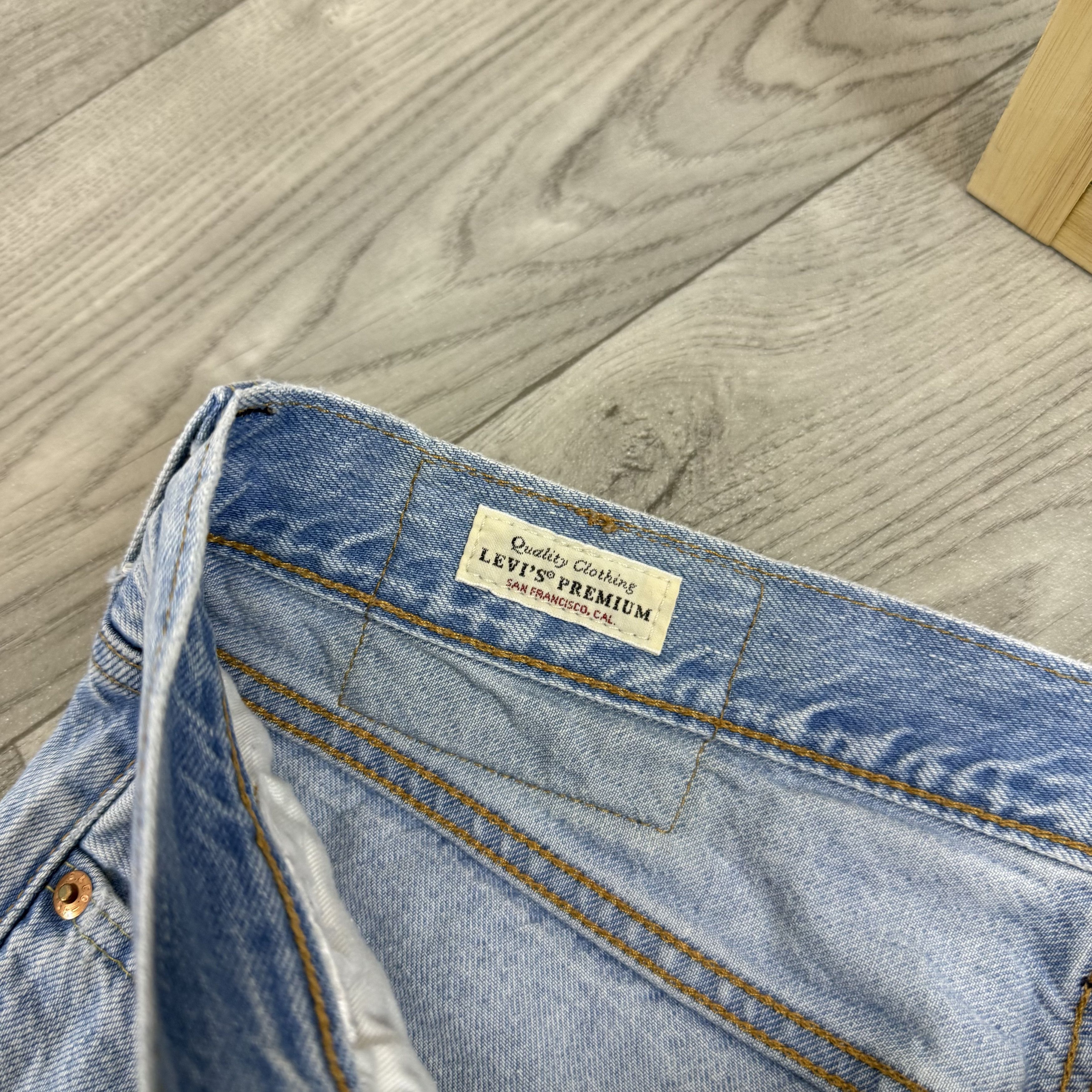 Levi's Levi's 501 Blue Stonewashed Denim Jeans Pants 31x32 Size US 31 - 12 Thumbnail