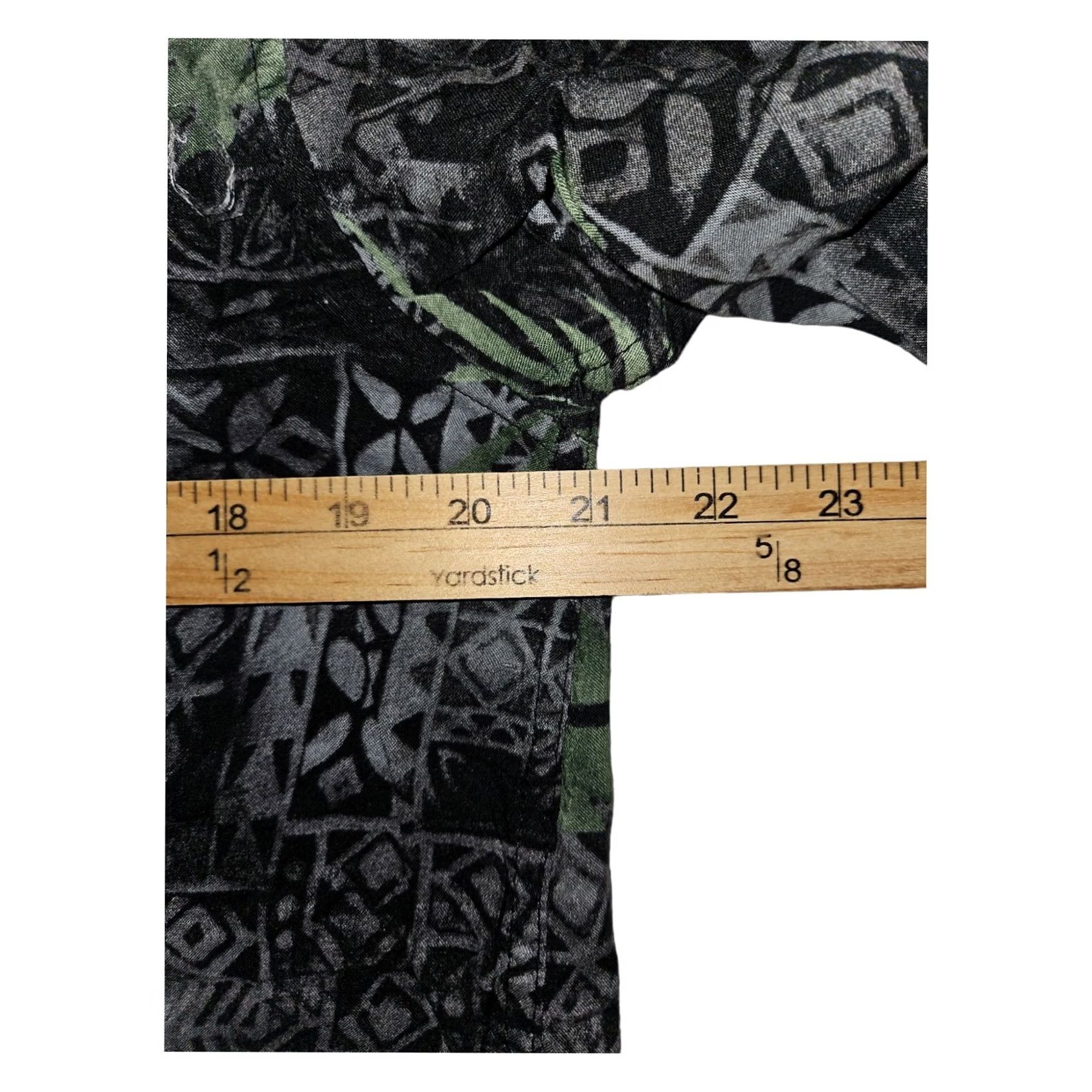 Vintage VINTAGE Caribbean Joe Button Shirt Mens Large Black Floral 100% Rayon Hawaii Tropical Button-Up Short Sleeve Casual Packing Size US L / EU 52-54 / 3 - 3 Thumbnail
