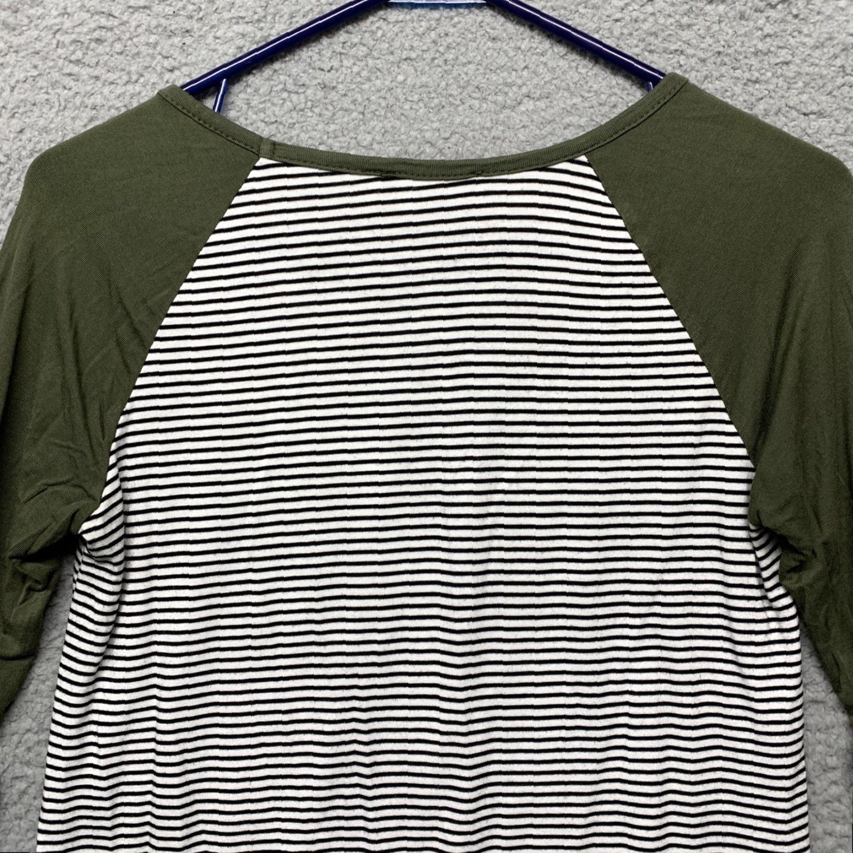 Vintage Pink Clover 3/4 Sleeve Pullover Women’s Solid Green w/White & Black Stripes XS T-Shirt Ladies Small/Medium Size XS / US 0-2 / IT 36-38 - 5 Thumbnail