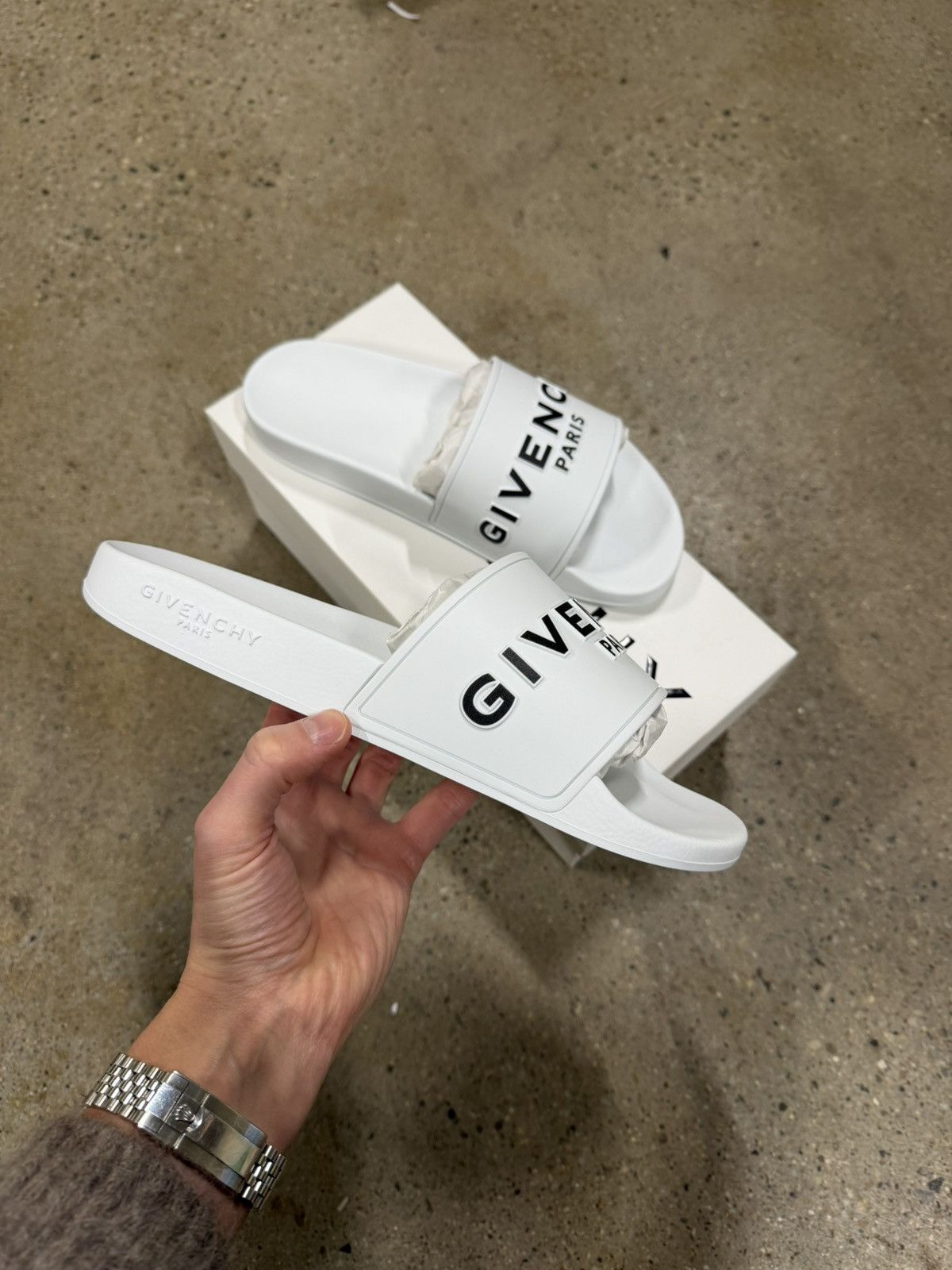 Givenchy Givenchy Rubber Pool Slides NEW 475$ Size US 9 / EU 42 - 2 Thumbnail