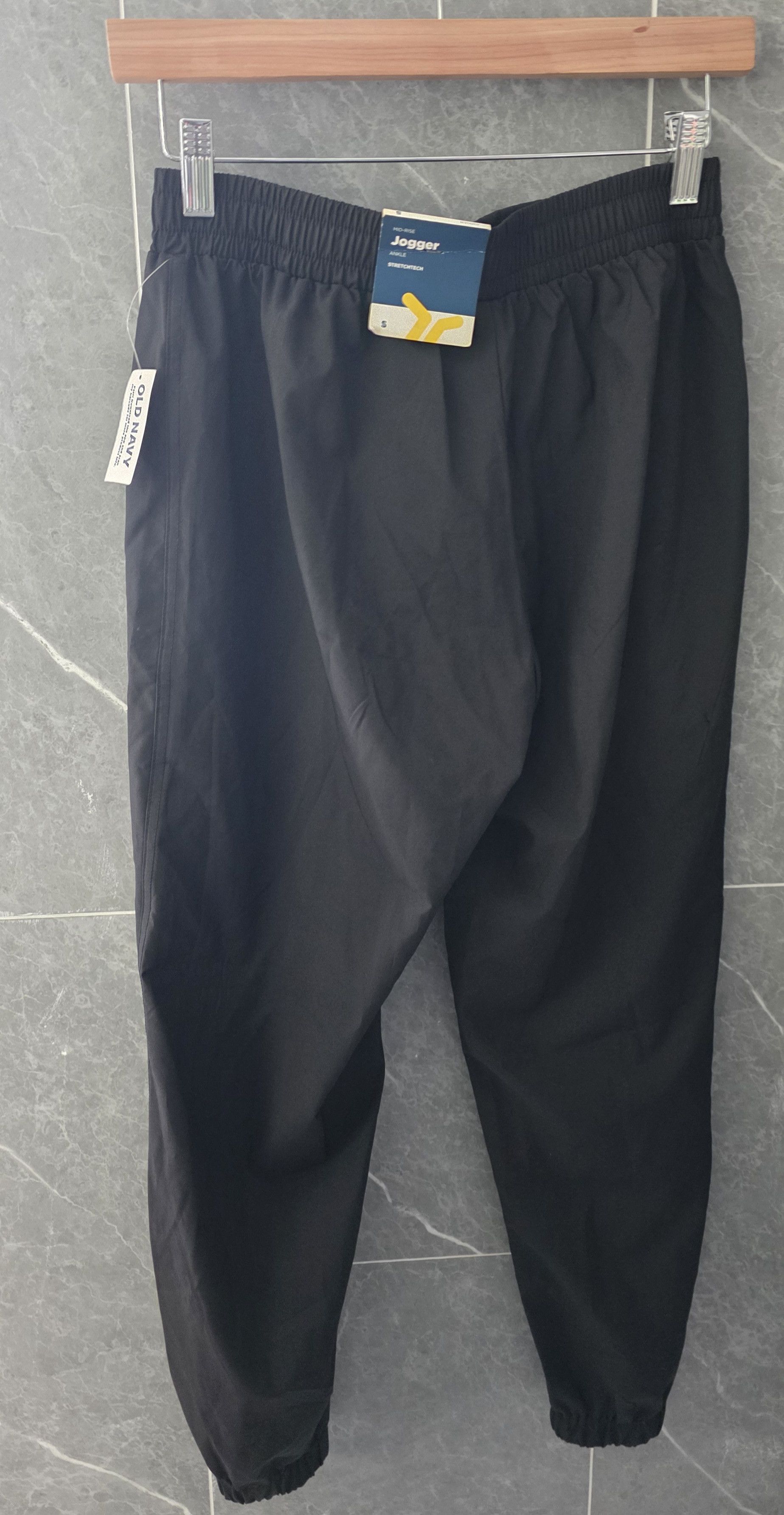 Old Navy NWT Old Navy Black Mid-Rise Jogger Ankle Stretchtech Small Size 27" / US 4 / IT 40 - 2 Thumbnail