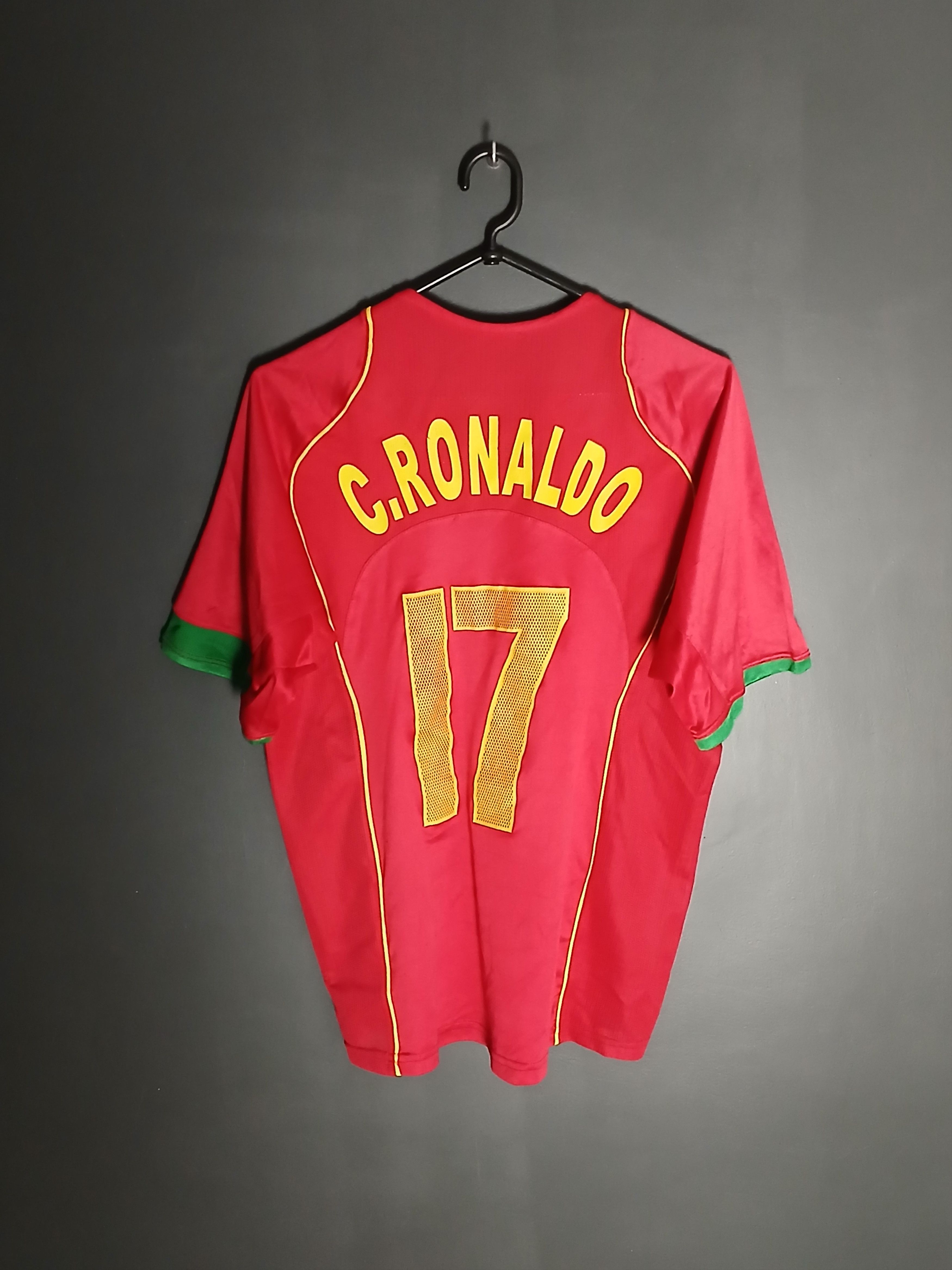 Other Portugal Football Team 2004/2006 Home Ronaldo Jerse Size US M / EU 48-50 / 2 - 1 Thumbnail