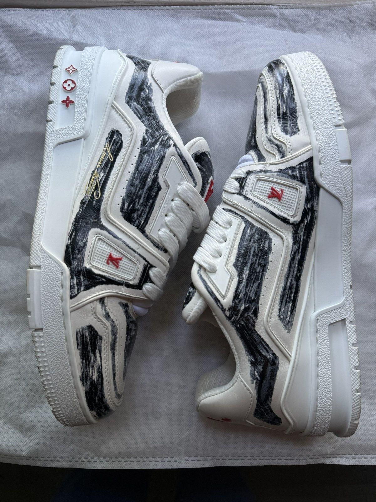 Louis Vuitton Louis Vuitton LV Black/White Marker Sneaker Trainer Size US 11 / EU 44 - 1 Thumbnail