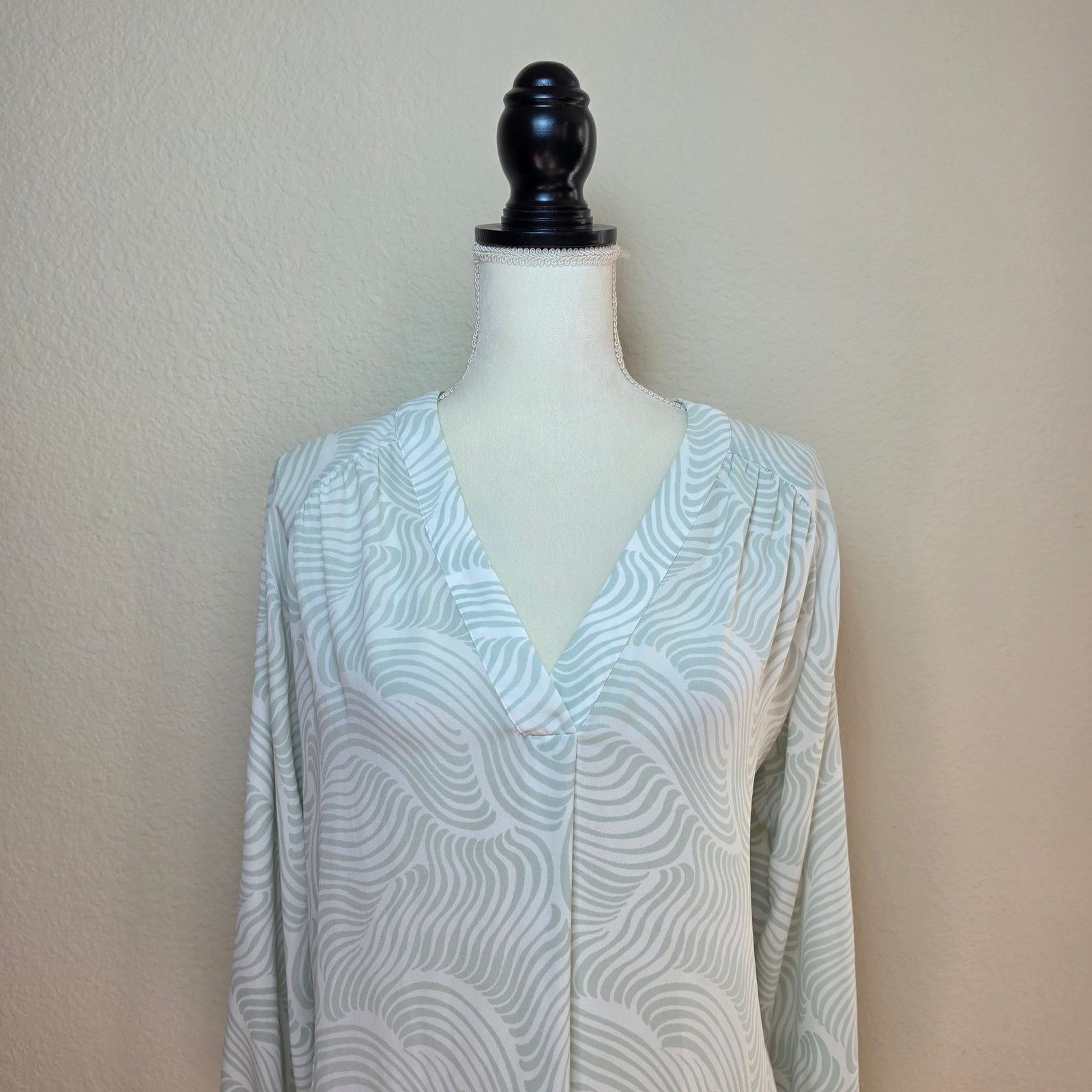Ann Taylor Ann Taylor Swirl Blouse Small Size S / US 4 / IT 40 - 2 Thumbnail