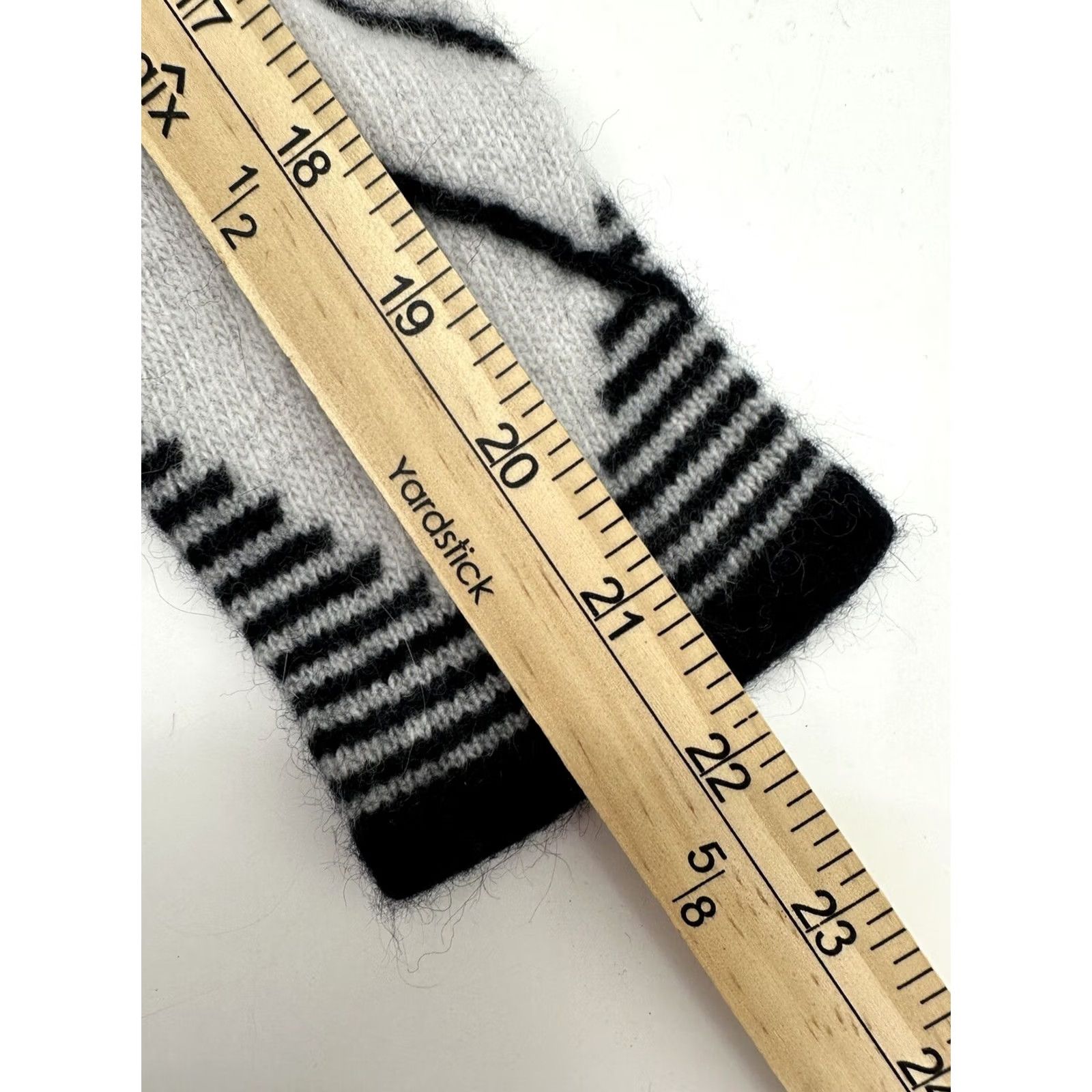 Vintage Womens Metro 6 Nina Leonard Plaid Sweater Long Sleeve Size S Black White Raglan Knit Pullover Size S / US 4 / IT 40 - 7 Thumbnail
