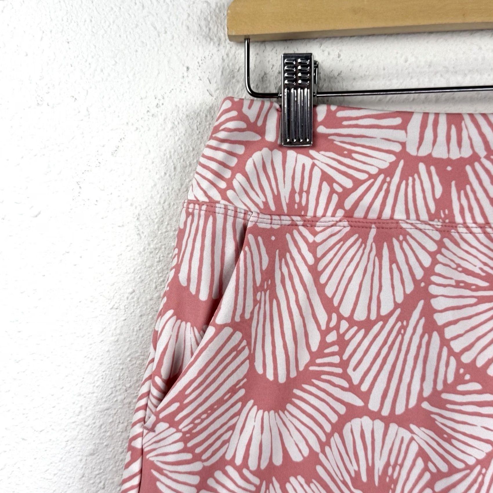 Tommy Bahama Tommy Bahama Skort Womens L Floral Pink White Stretch Casual Travel Size 36" / US 14 / IT 50 - 5 Thumbnail