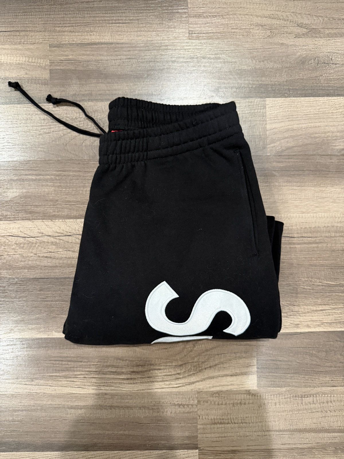Supreme Supreme Appliqué Sweatpant Size US 32 / EU 48 - 1 Thumbnail
