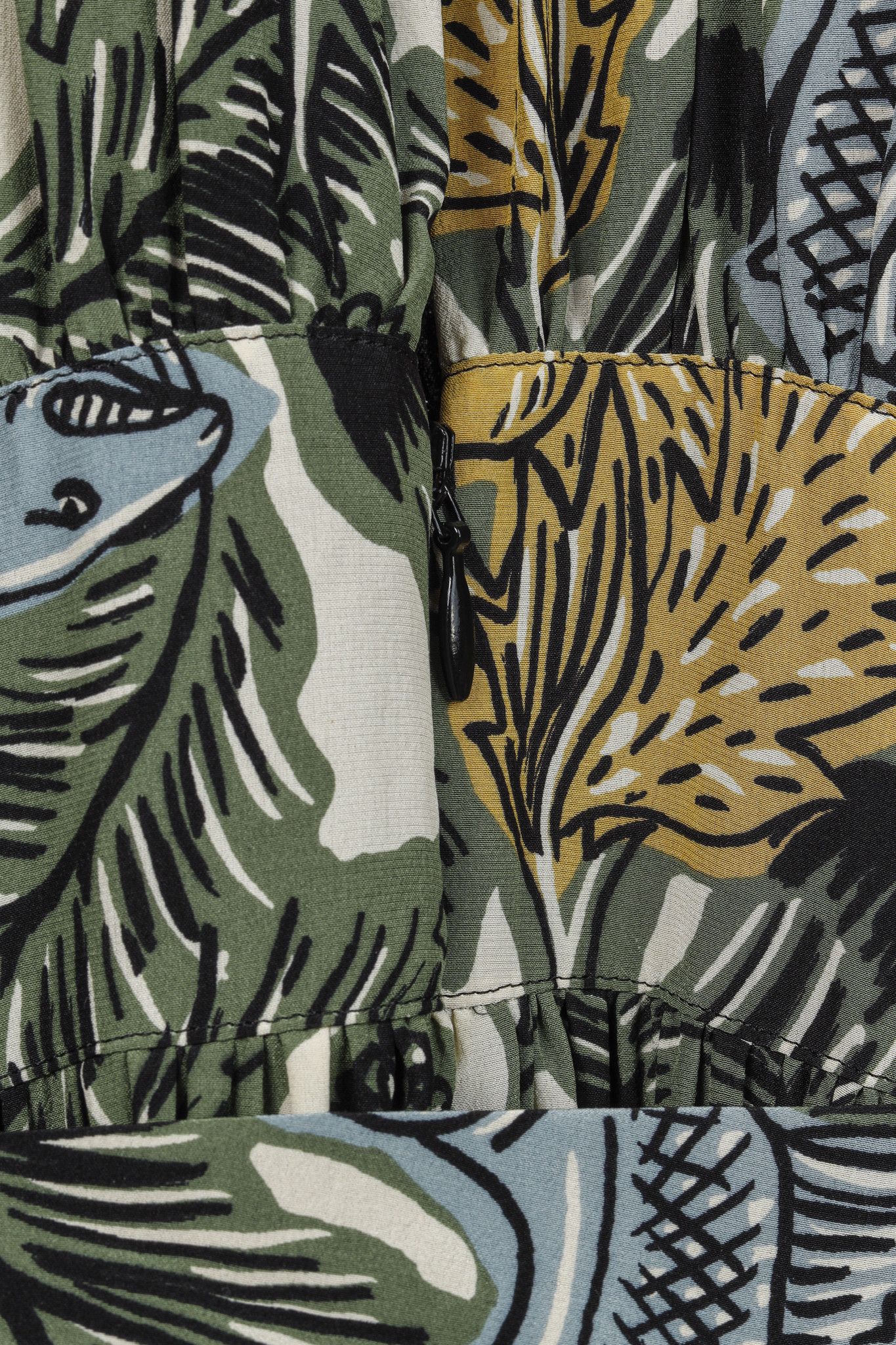 Burberry Burberry 2017 Beasts Green Beasts-Print Silk Maxi Dress Size S / US 4 / IT 40 - 11 Thumbnail