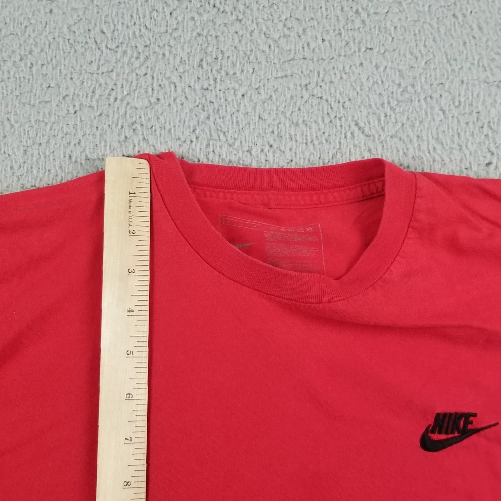Nike VINTAGE Nike T-Shirt Men Medium Red Embroidered Swoosh Y2K Sports 2000s Size US M / EU 48-50 / 2 - 4 Thumbnail