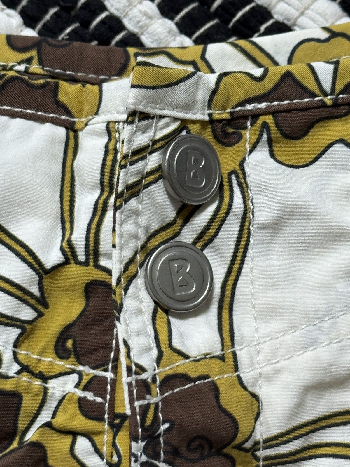 Bogner VINTAGE BOGNER PLEATED FLOWERS PRINTED MINI SKIRT Size 28" / US 6 / IT 42 - 6 Thumbnail
