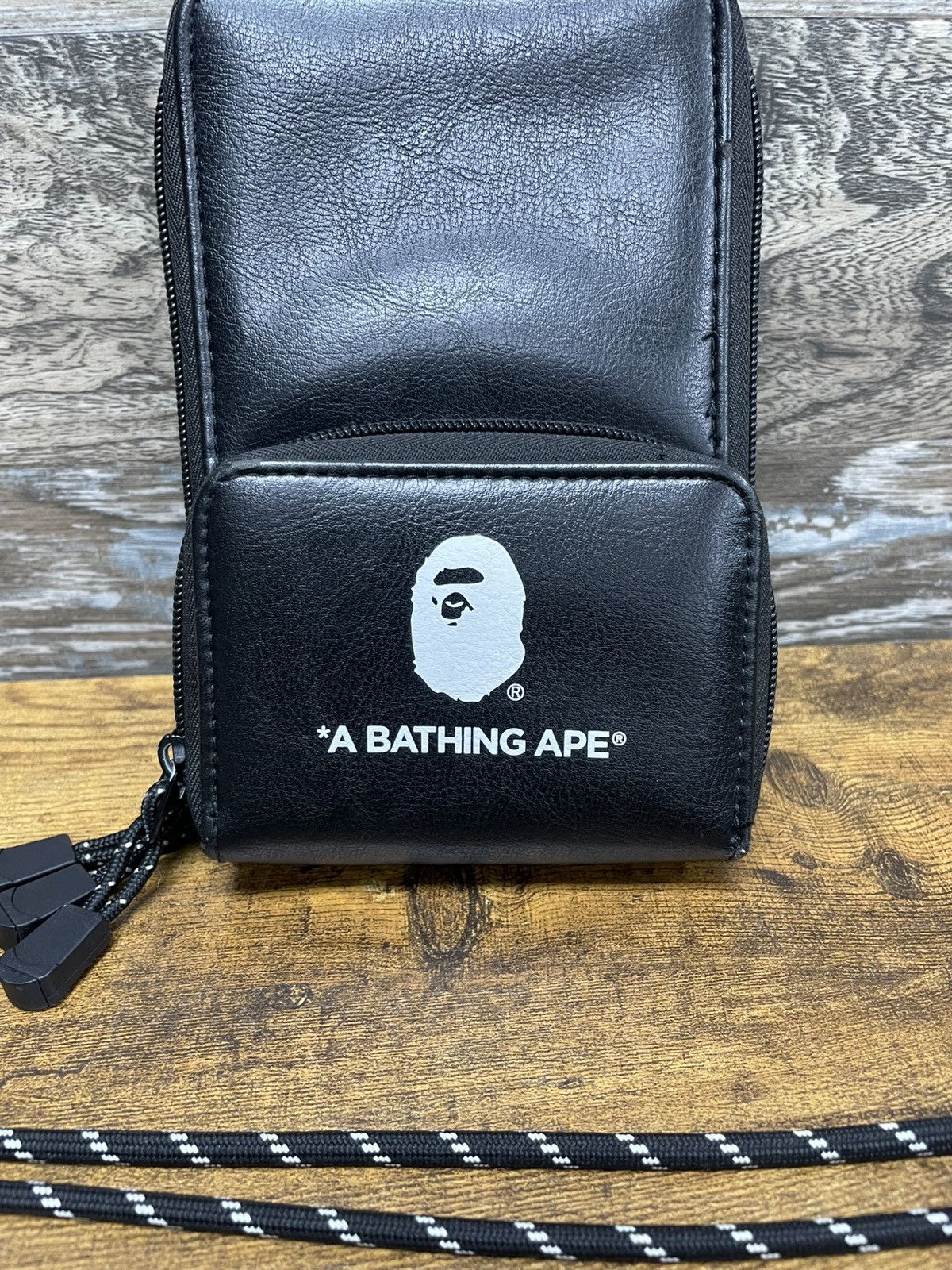 Bape OS - “ A Bathing Ape “ Phone Side Bag Size ONE SIZE - 2 Thumbnail