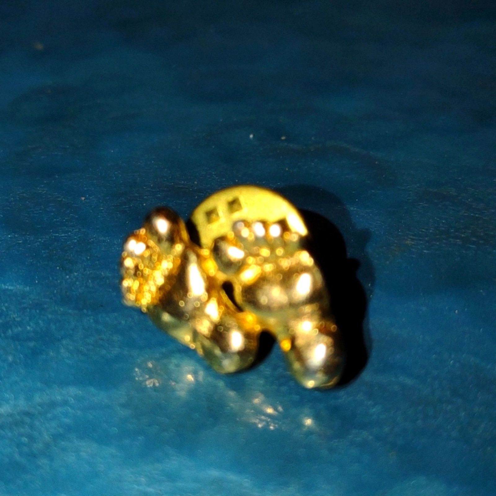 Vintage Vintage gold footprints lapel pin~Pinback Size ONE SIZE - 1 Preview