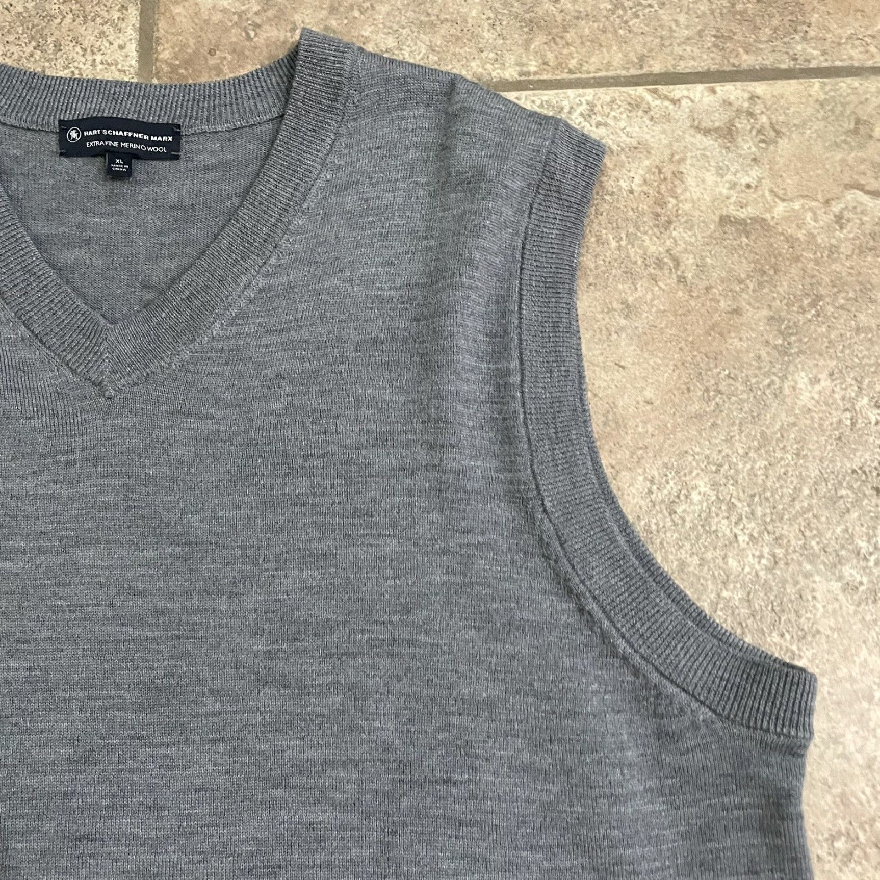 Hart Schaffner Marx Hart Schaffner Marx vest Mens XL V-Neck Merino wool Gray Extra Fine Merino Wool Vest Mens XL Gray V-Neck Wool Hart Schaffner Marx Size US XL / EU 56 / 4 - 2 Thumbnail