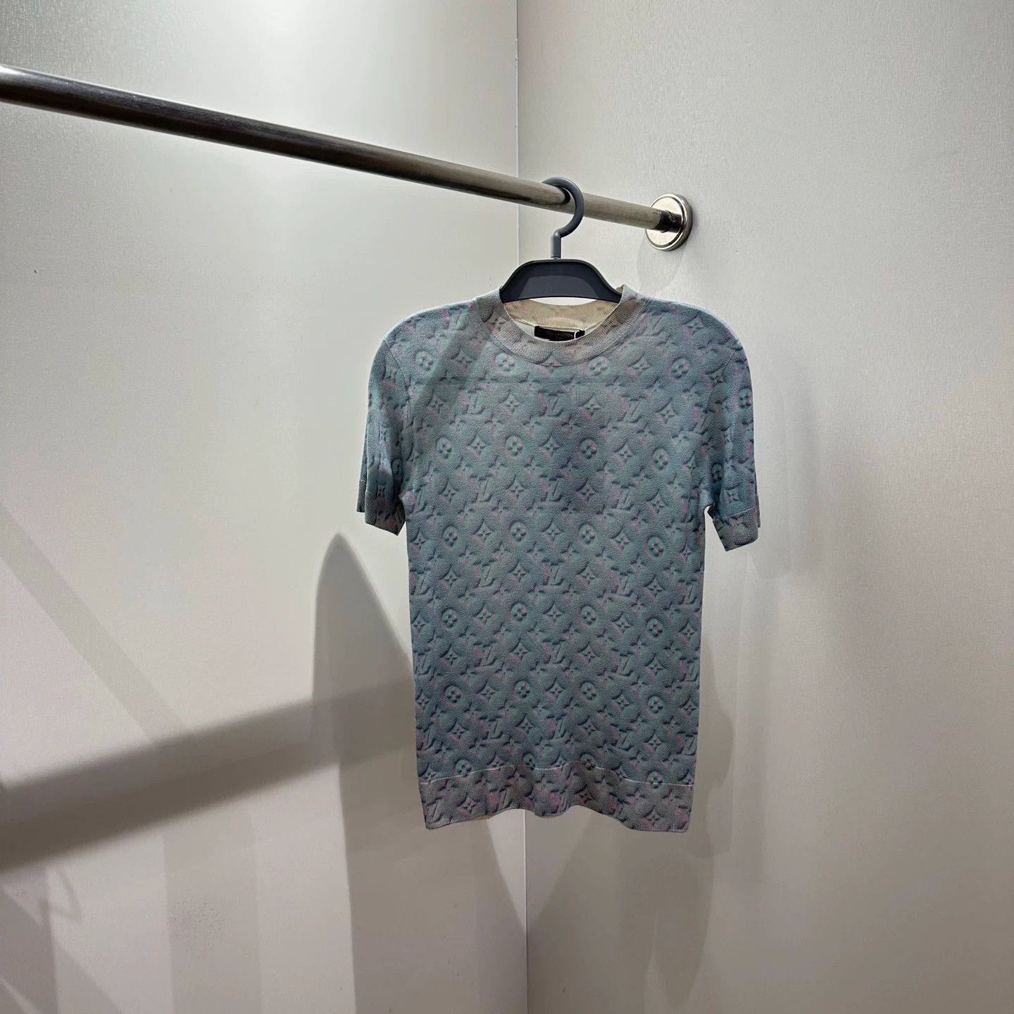 Louis Vuitton LV may735 full logo cashmere-silk short tee XS Size XS / US 0-2 / IT 36-38 - 1 Thumbnail